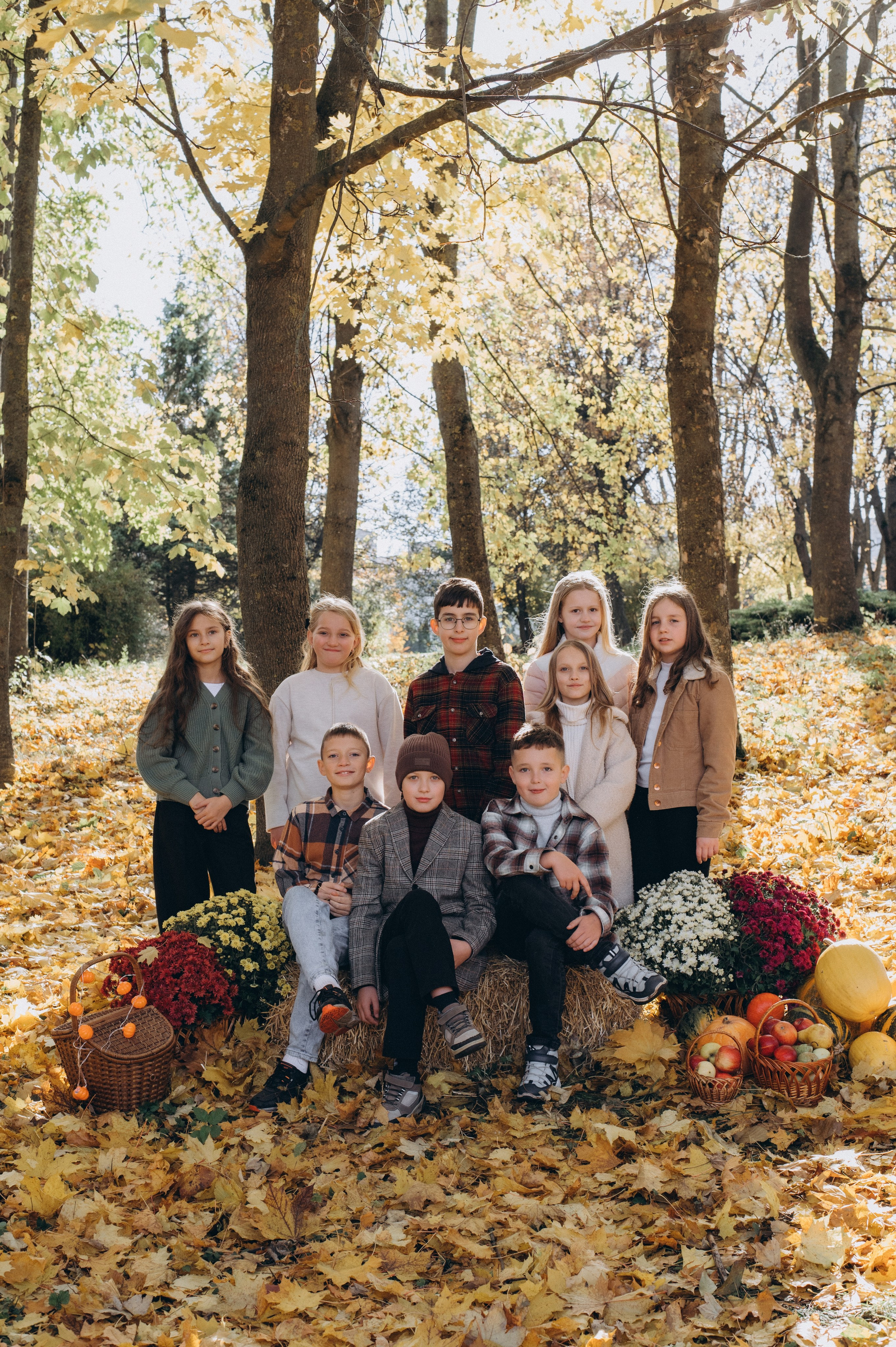 Осіння фотосесія 4 класу на віньєтки, випускні фотоальбоми Тернопіль, фотосесія випускників Тернопіль, шкільний випускний альбом Тернопіль. Сімейний, дитячий та індивідуальний фотограф в м. Тернопіль, м. Львів