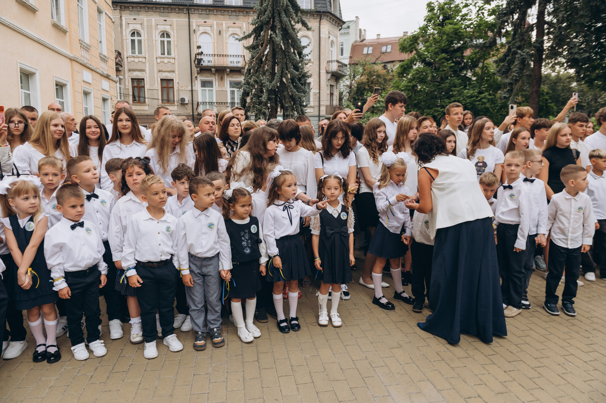 Перший дзвоник у Тернополі, фотосесія першокласників