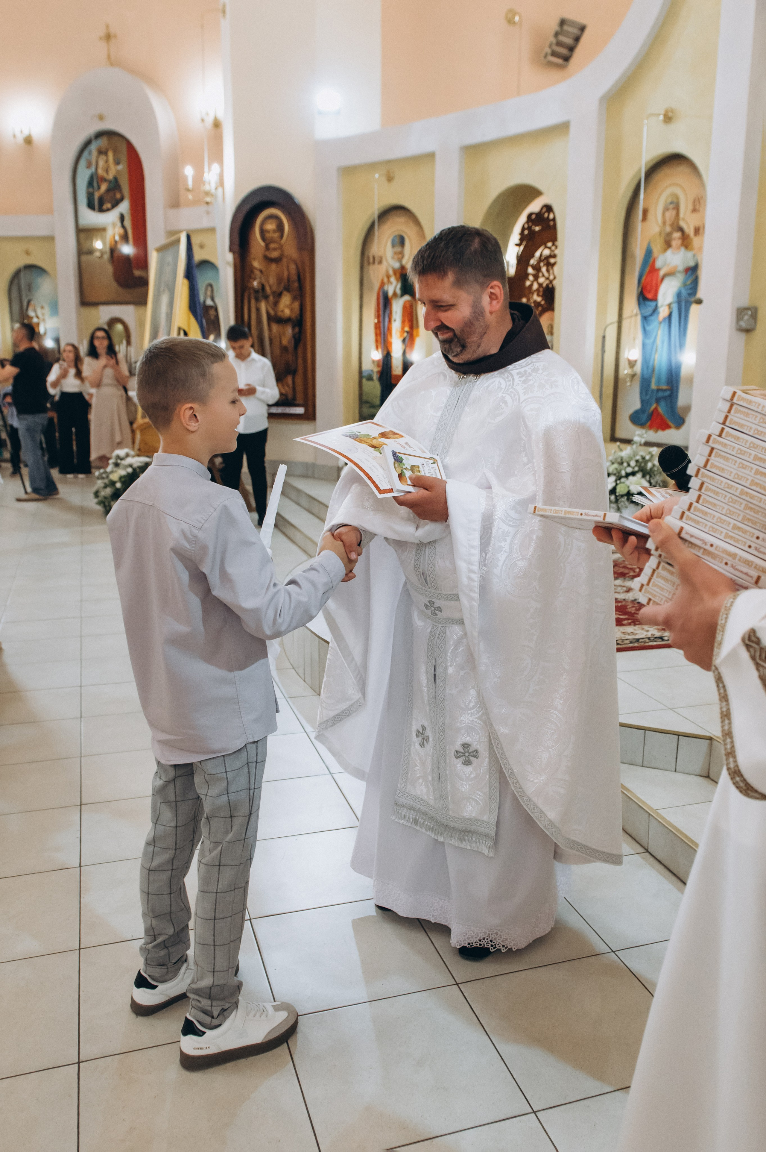 Фотосесія Причастя Тернопіль, зйомка Причастя, фотограф на Причастя Тернопіль, Причастя Львів, церква Петра і Павла. Сімейний, дитячий та індивідуальний фотограф в м. Тернопіль, м. Львів