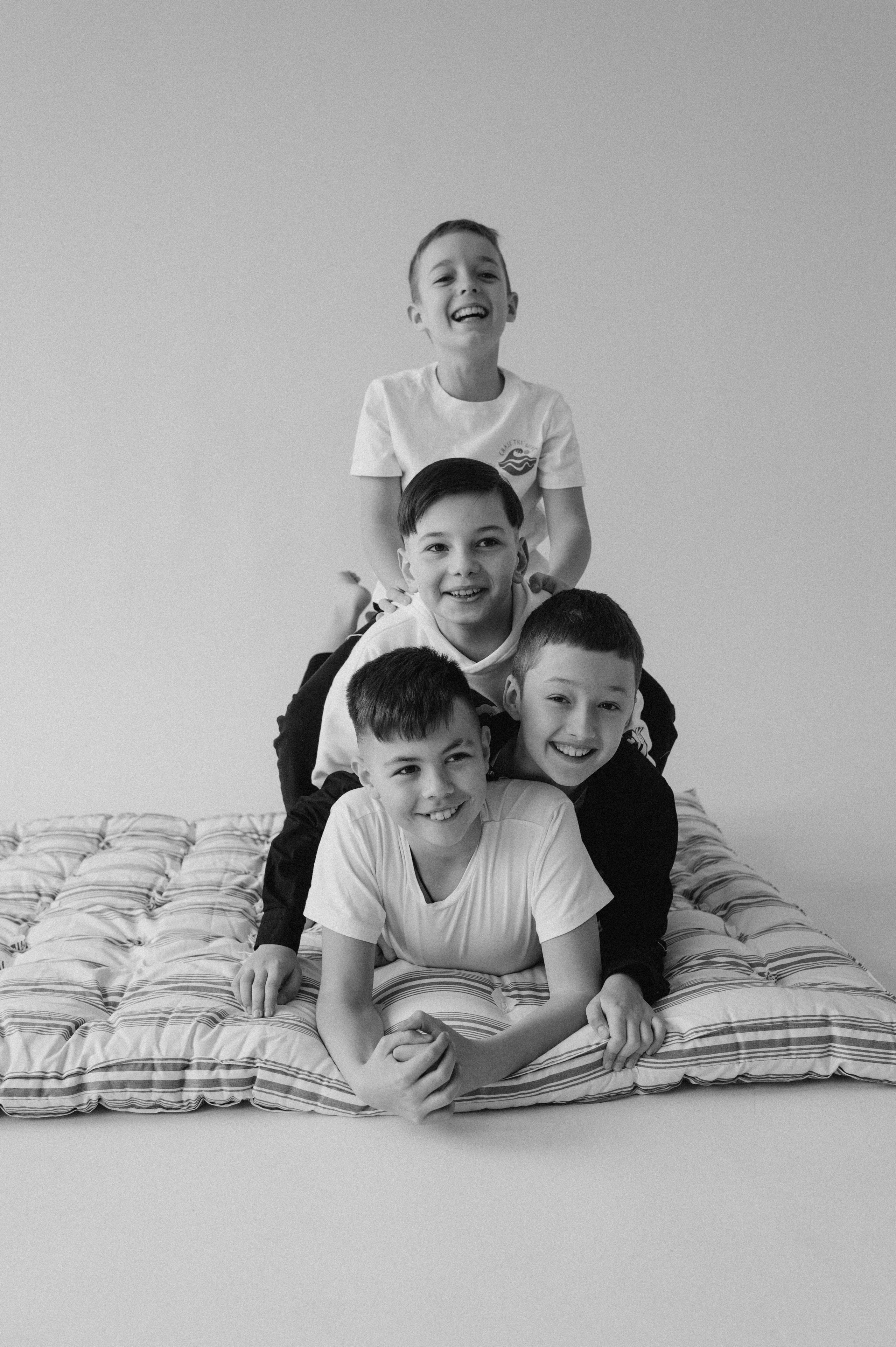 Шкільна фотосесія на віньєтки Тернопіль, шкільні альбоми, фотосесія випускників Тернопіль, випускний альбом, фотограф випускний Тернопіль. Сімейний, дитячий та індивідуальний фотограф в м. Тернопіль, м. Львів