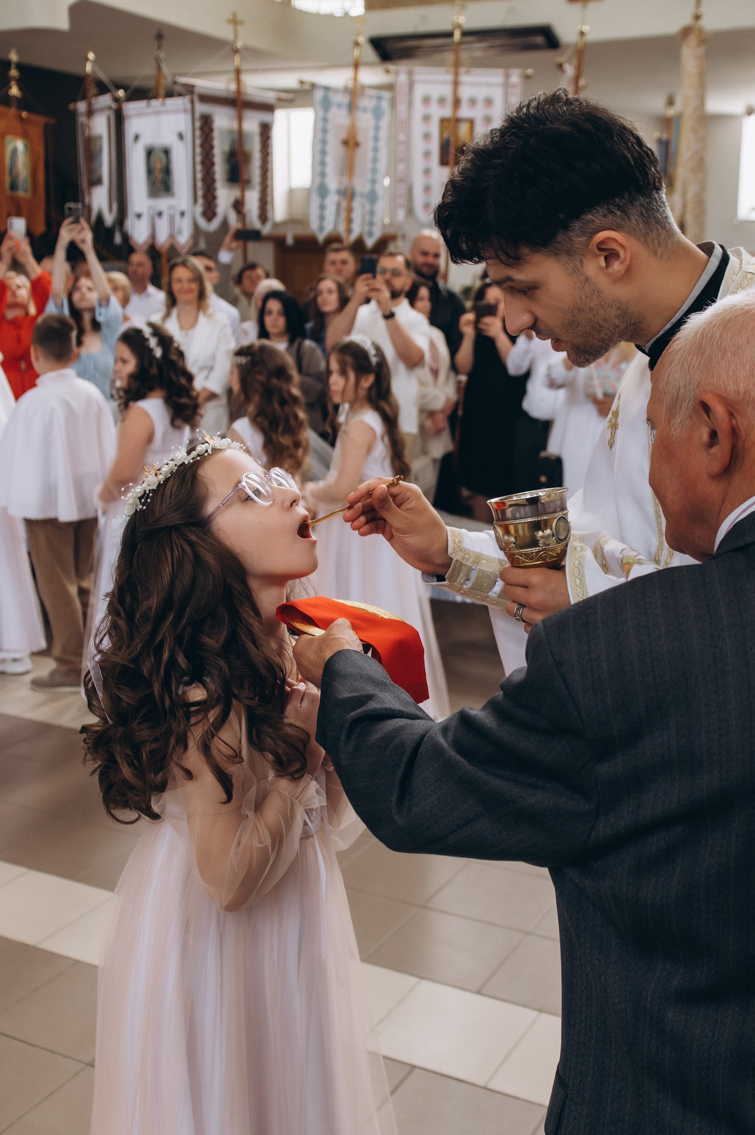 Фотосесія Причастя Тернопіль, зйомка Причастя, фотограф на Причастя Тернопіль, Причастя Львів, Причастя церква Михаїла Тернопіль. Сімейний, дитячий та індивідуальний фотограф в м. Тернопіль, м. Львів