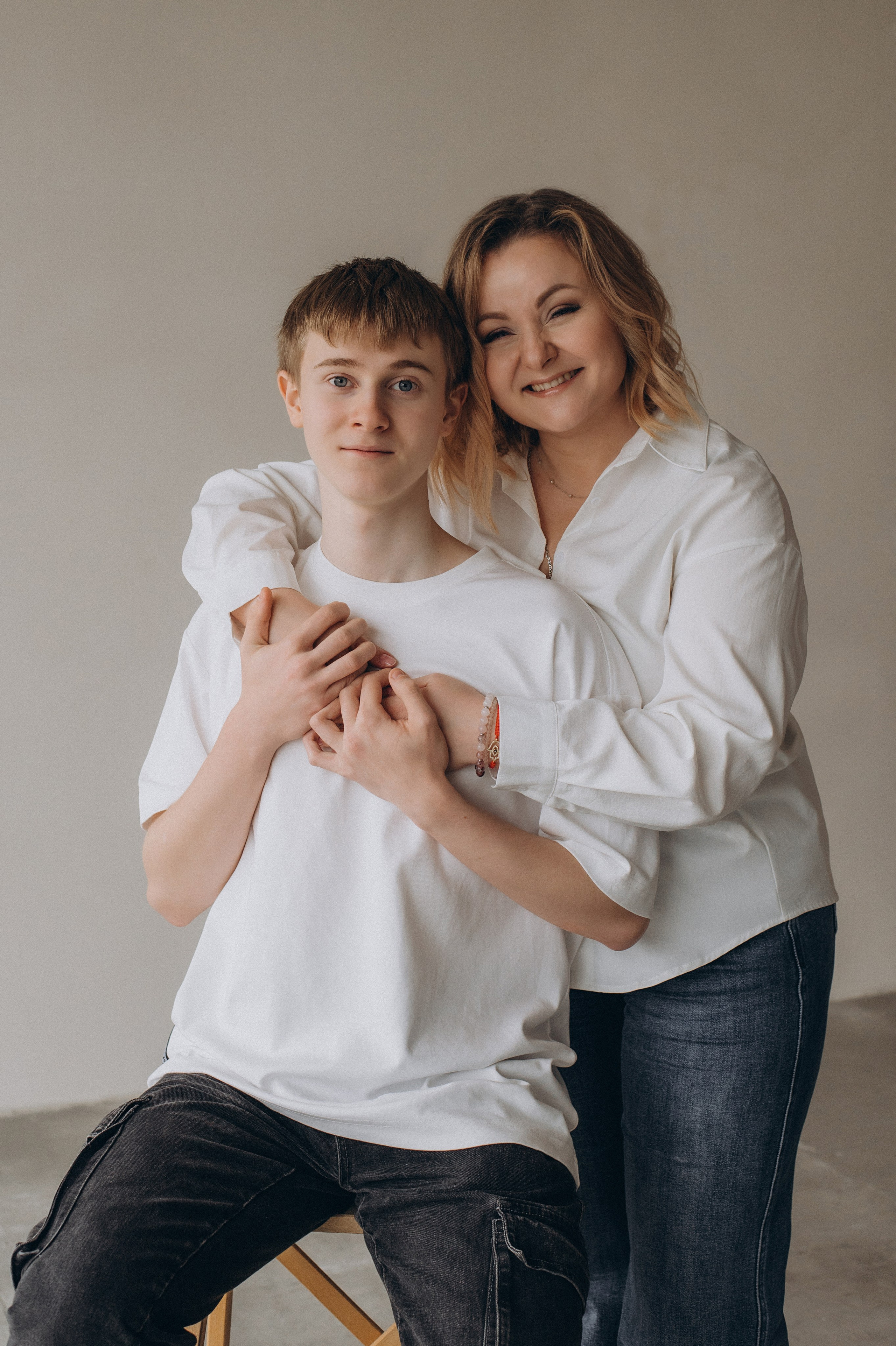 Фотосесія мама і син, сімейна фотосесія Тернопіль, зйомка мами з сином, сімейний фотограф Тернопіль, зйомка з домашнім улюбленцем. Сімейний, дитячий та індивідуальний фотограф в м. Тернопіль, м. Львів