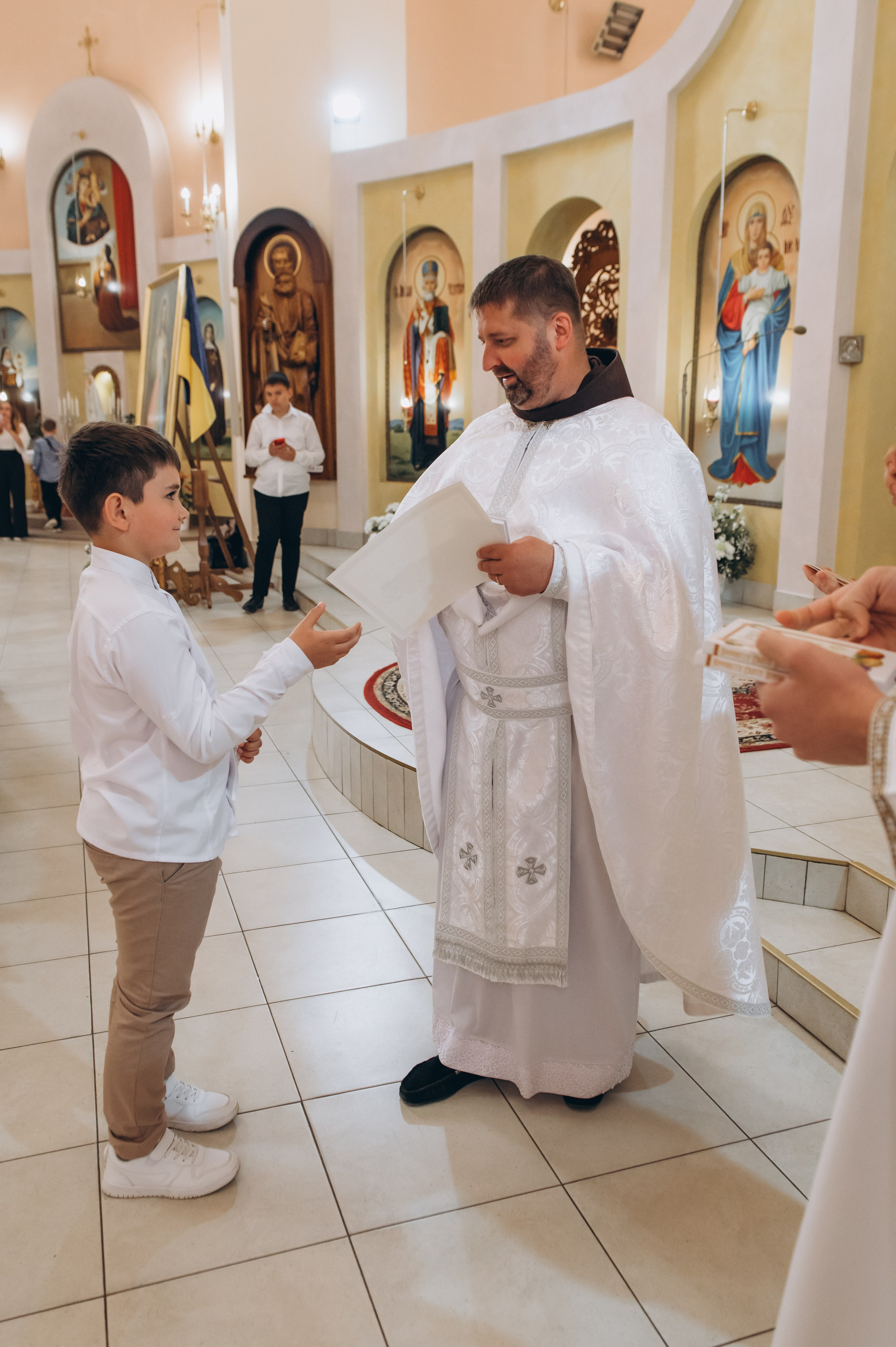 Фотосесія Причастя Тернопіль, зйомка Причастя, фотограф на Причастя Тернопіль, Причастя Львів, церква Петра і Павла. Сімейний, дитячий та індивідуальний фотограф в м. Тернопіль, м. Львів