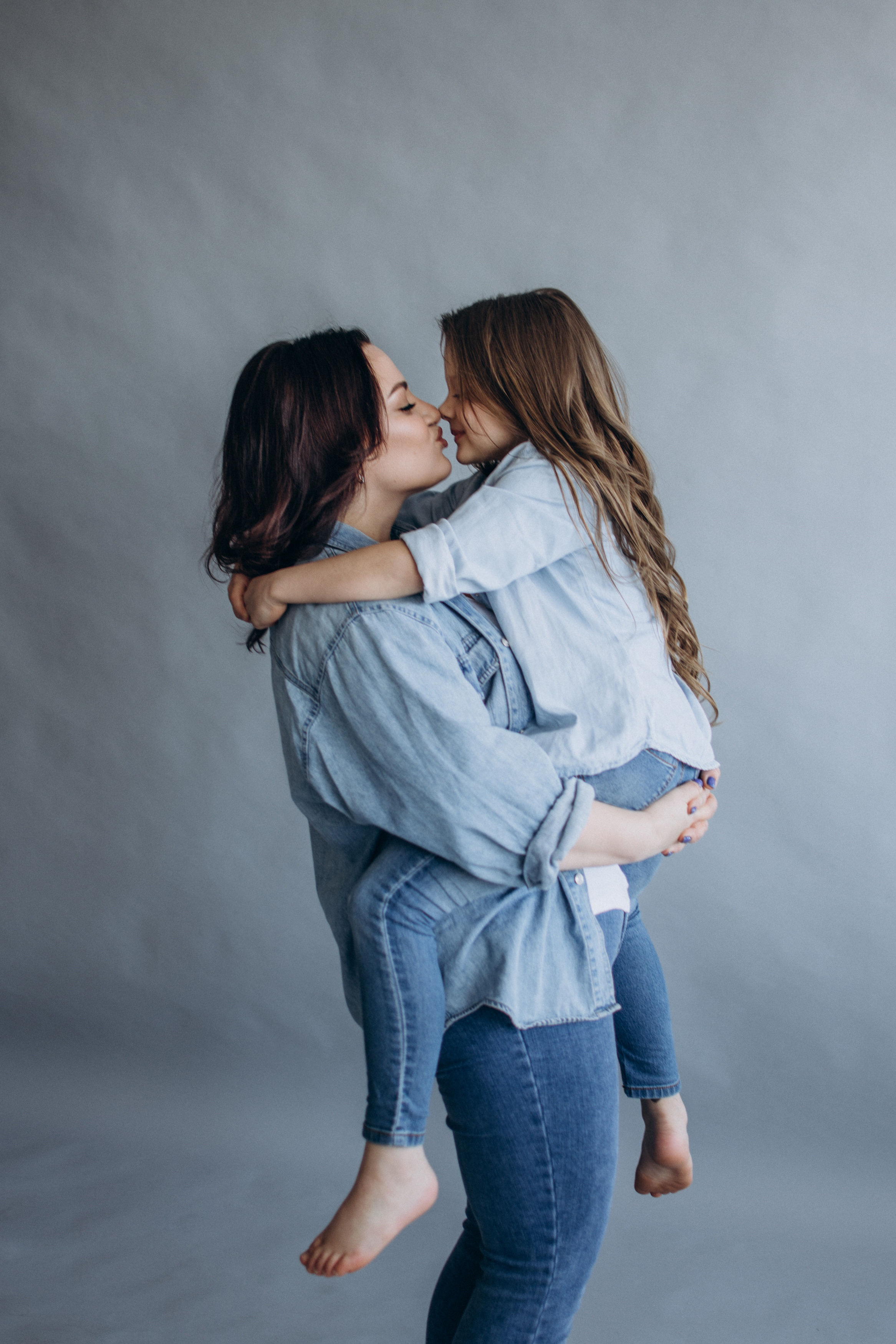 Мама і донечка. Студійна сімейна фотосесія. Сімейний, дитячий та індивідуальний фотограф в м. Тернопіль, м. Львів