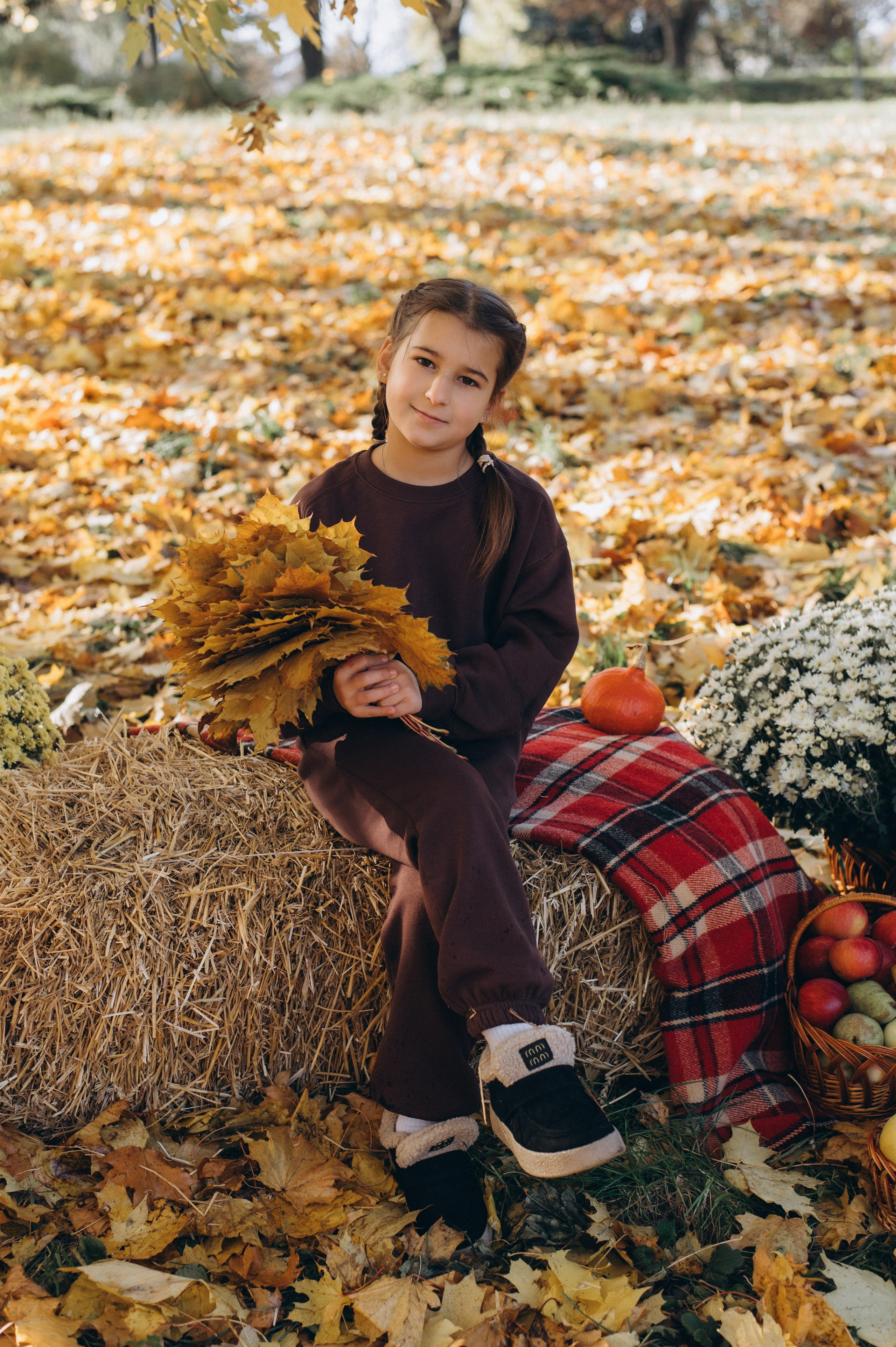 Осіння фотосесія 4 класу на віньєтки, випускні фотоальбоми Тернопіль, фотосесія випускників Тернопіль, шкільний випускний альбом Тернопіль. Сімейний, дитячий та індивідуальний фотограф в м. Тернопіль, м. Львів