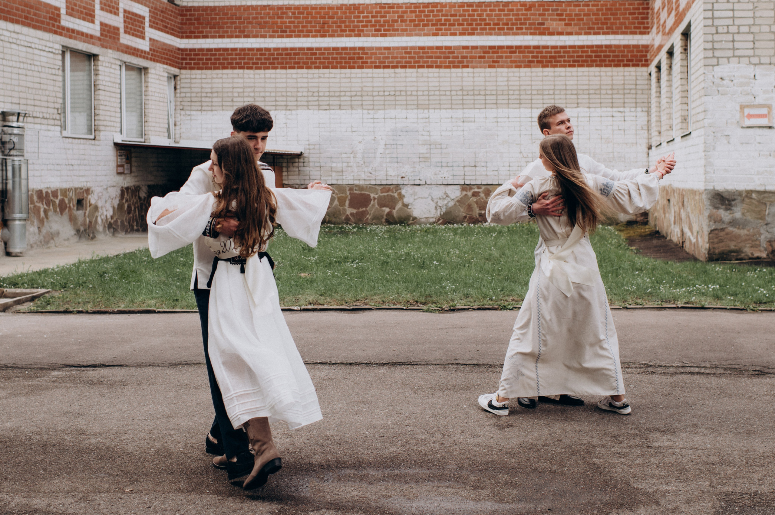 Фотосесія останнього дзвоника, фотосесія випускників Тернопіль, випускний 2024. Сімейний, дитячий та індивідуальний фотограф в м. Тернопіль, м. Львів