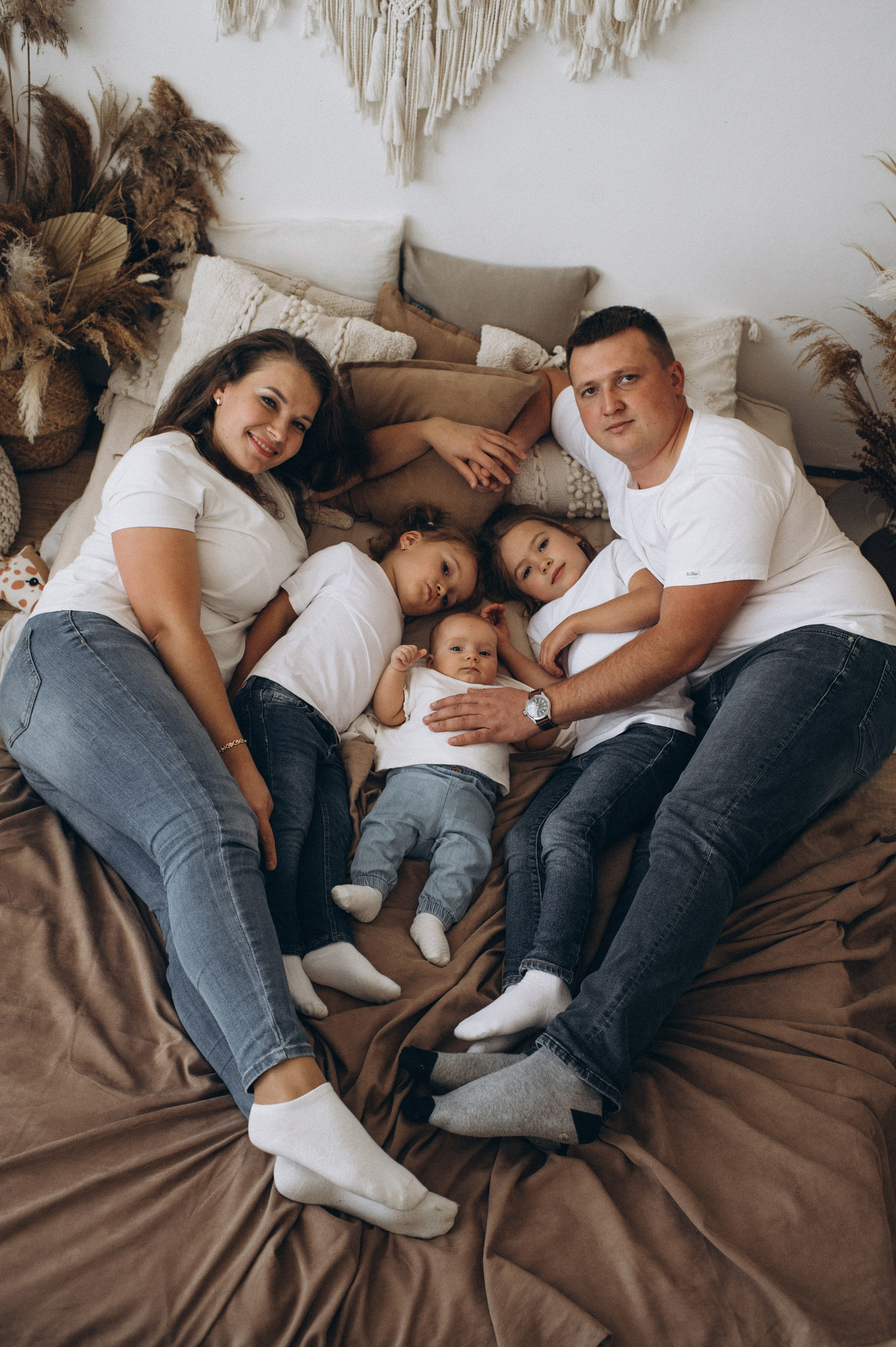 Сімейна фотосесія Тернопіль Львів, студійна сімейна зйомка з дітьми. Сімейний, дитячий та індивідуальний фотограф в м. Тернопіль, м. Львів