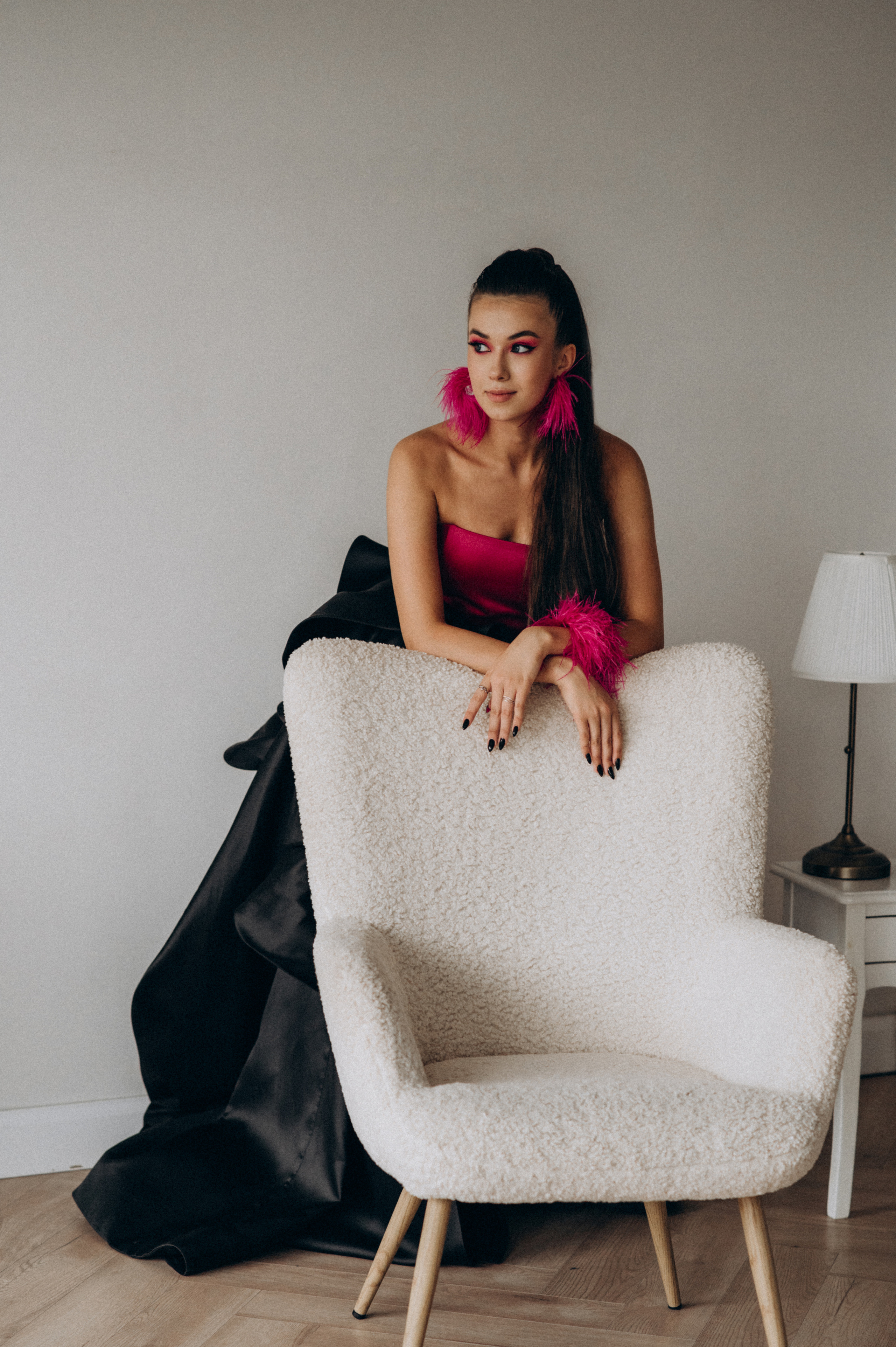 Випускниця, зйомка у студії, фотосесія випускного Тернопіль Львів. Сімейний, дитячий та індивідуальний фотограф в м. Тернопіль, м. Львів