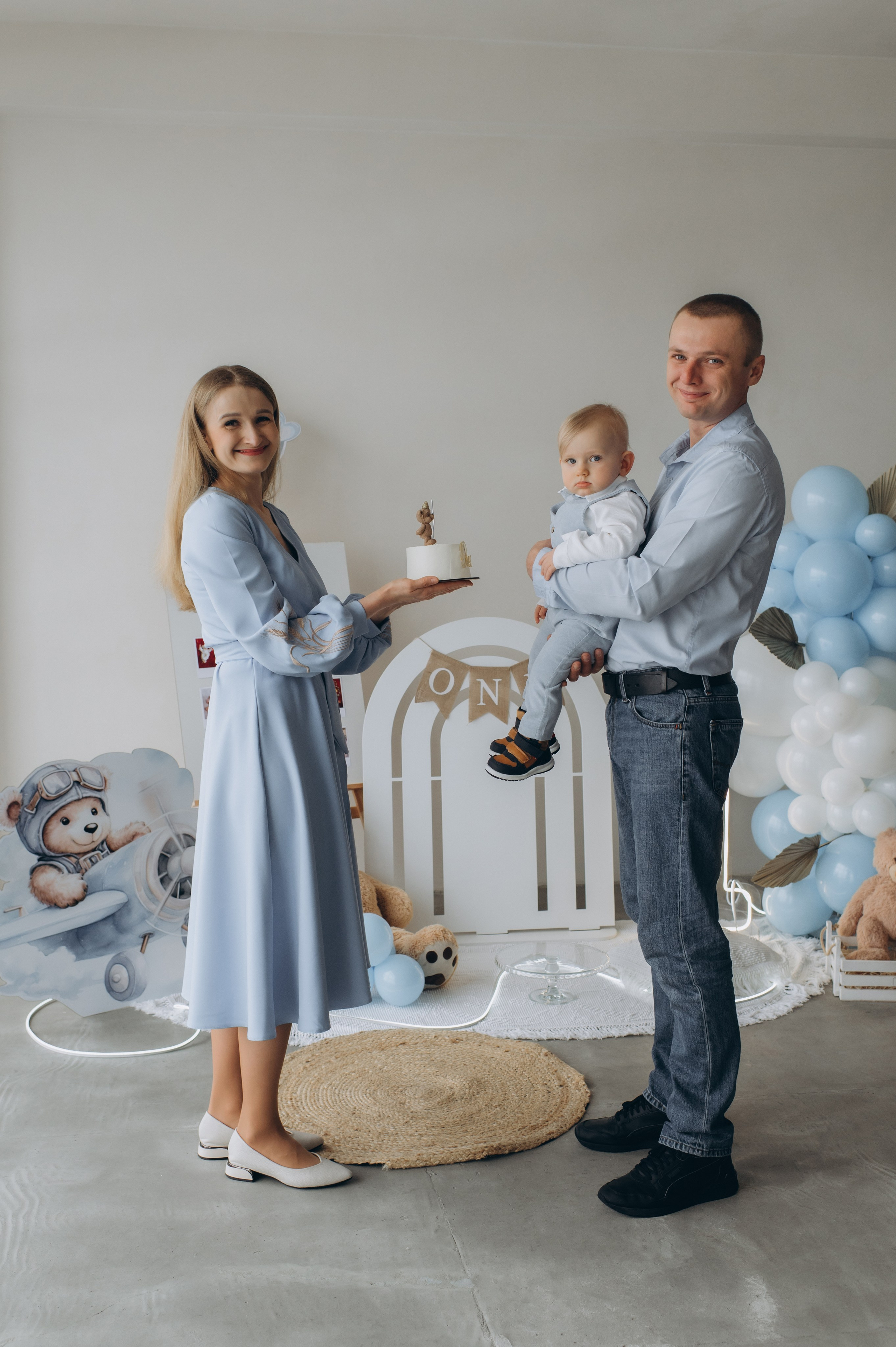 Зйомка дня народження дитини, фотосесія 1 рік Тернопіль, сімейний фотограф Тернопіль, сімейна фотосесія Тернопіль, перший тортик малюка. Сімейний, дитячий та індивідуальний фотограф в м. Тернопіль, м. Львів