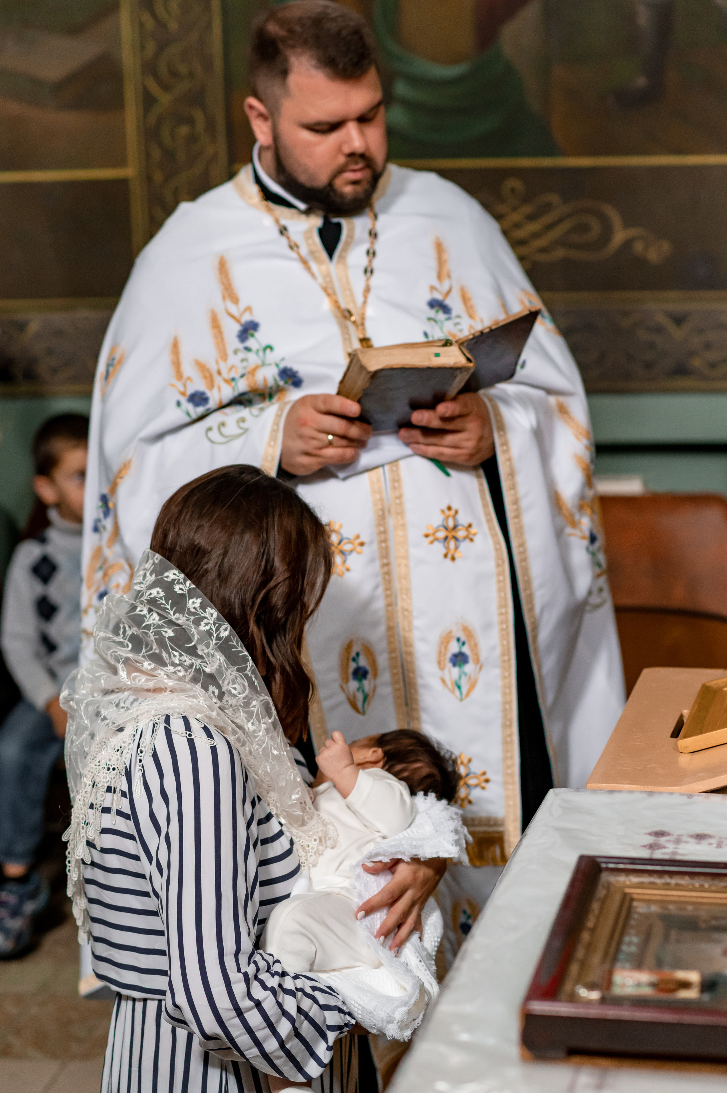 Фотосесія хрестин Тернопіль фотосесія Хрещення, фотограф на Хрестини Тернопіль. Сімейний, дитячий та індивідуальний фотограф в м. Тернопіль, м. Львів