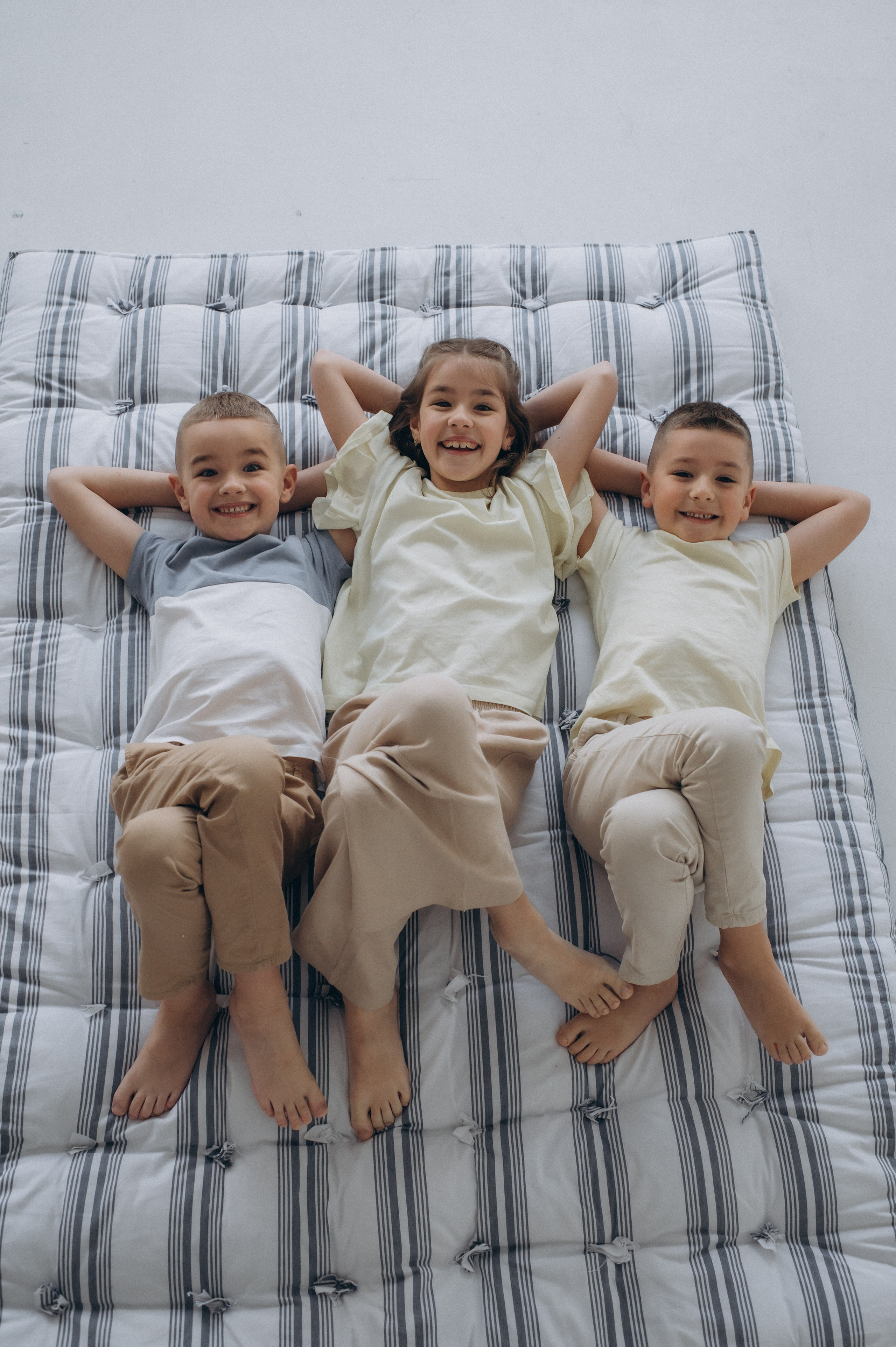 Сімейна фотосесія Тернопіль, сімейний фотограф Тернопіль Львів, зйомка дітей, портретний фотограф Тернопіль, фотосесія Причастя у студії. Сімейний, дитячий та індивідуальний фотограф в м. Тернопіль, м. Львів