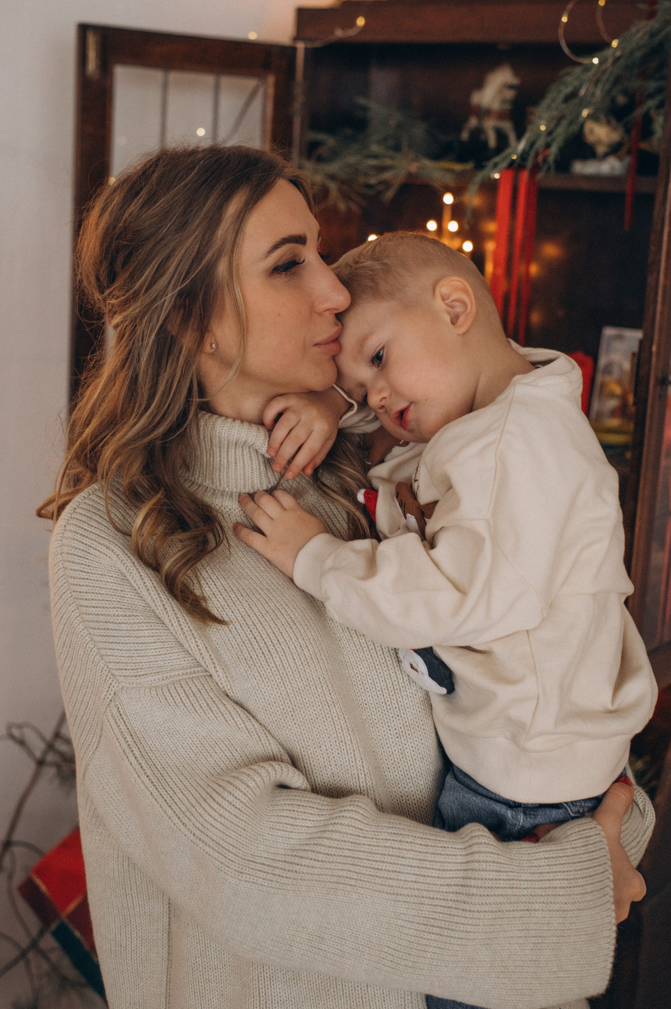 Новорічна сімейна фотосесія у студії Тернопіль, фотосесія мами та дитини, сімейний фотограф Тернопіль, новорічна зйомка. Сімейний, дитячий та індивідуальний фотограф в м. Тернопіль, м. Львів