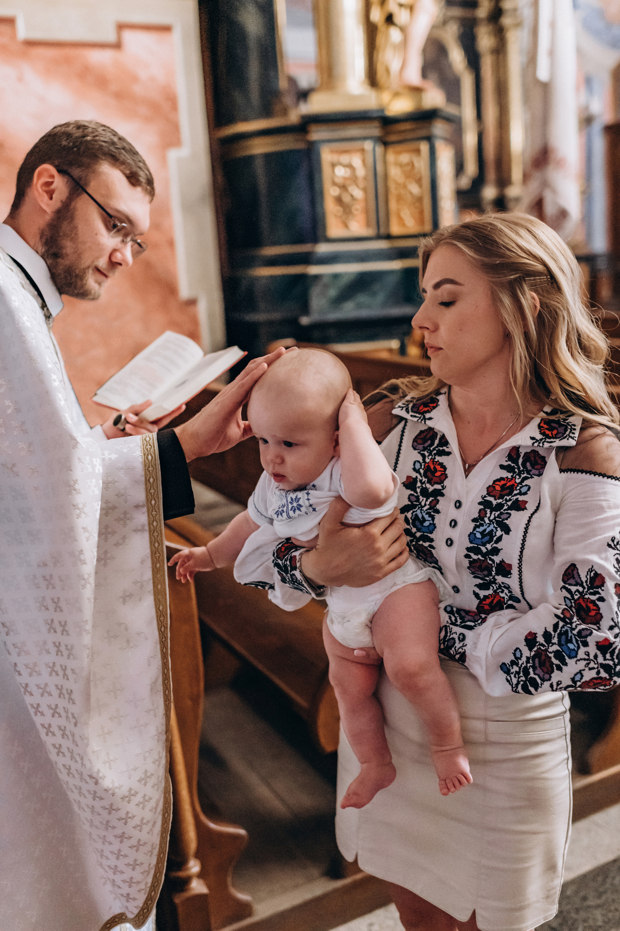 Хрещення Марка, Бернардинський монастир, Львів. Сімейний, дитячий та індивідуальний фотограф в м. Тернопіль, м. Львів