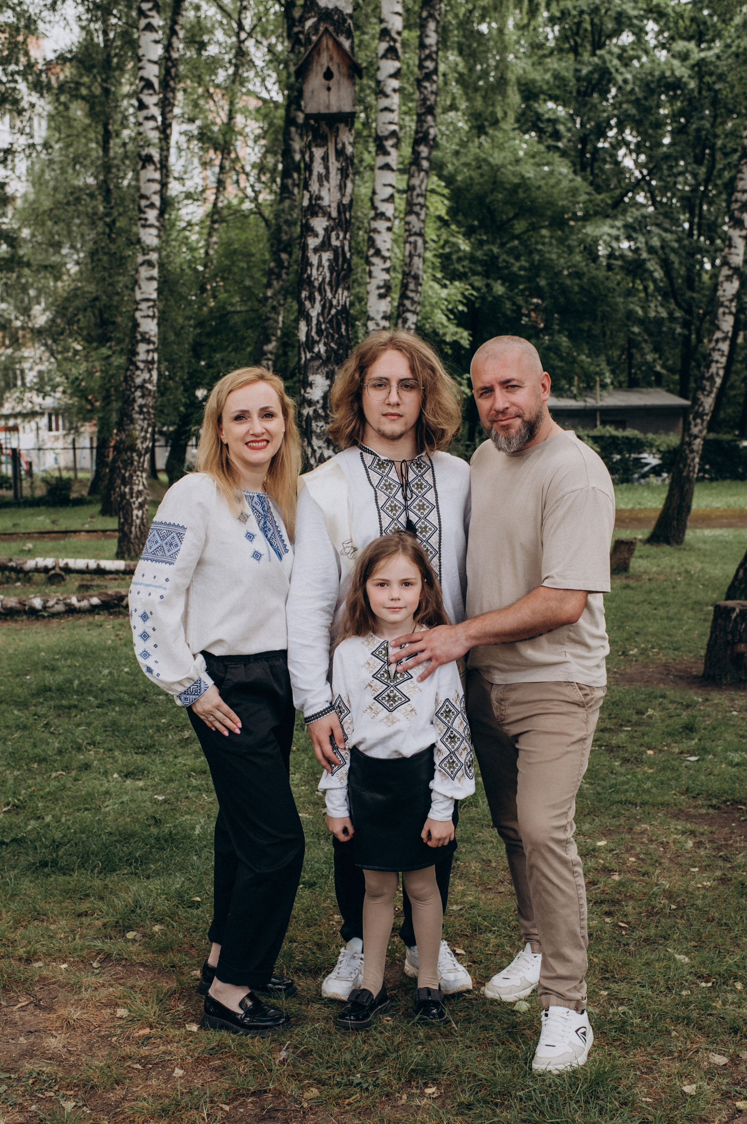 Фотосесія останнього дзвоника, фотосесія випускників Тернопіль, випускний 2024. Сімейний, дитячий та індивідуальний фотограф в м. Тернопіль, м. Львів