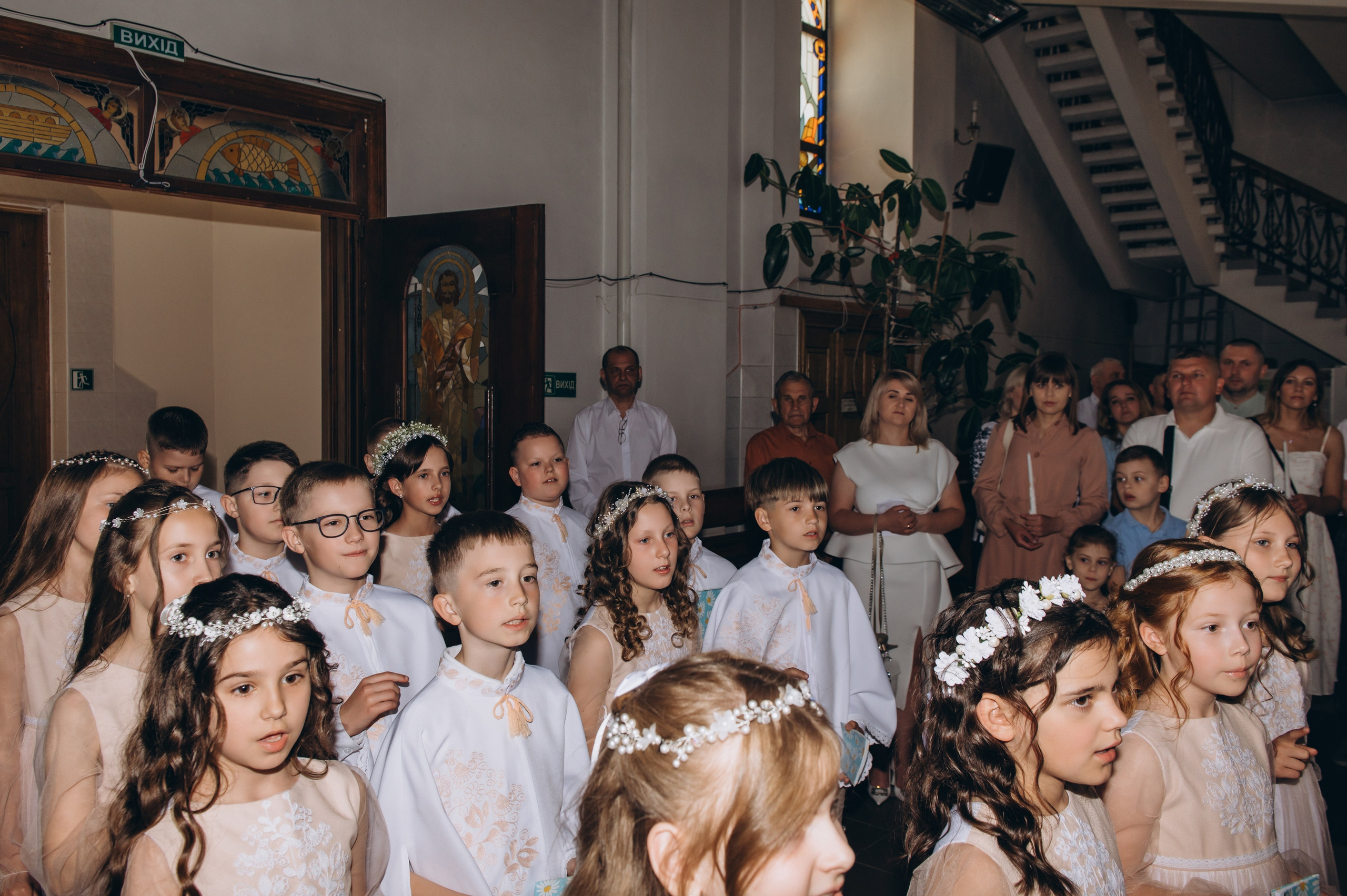Фотосесія Причастя Тернопіль церква Св Михаїла, фотограф на Причастя Тернопіль, фотосесія Літургії Причастя Тернопіль. Сімейний, дитячий та індивідуальний фотограф в м. Тернопіль, м. Львів