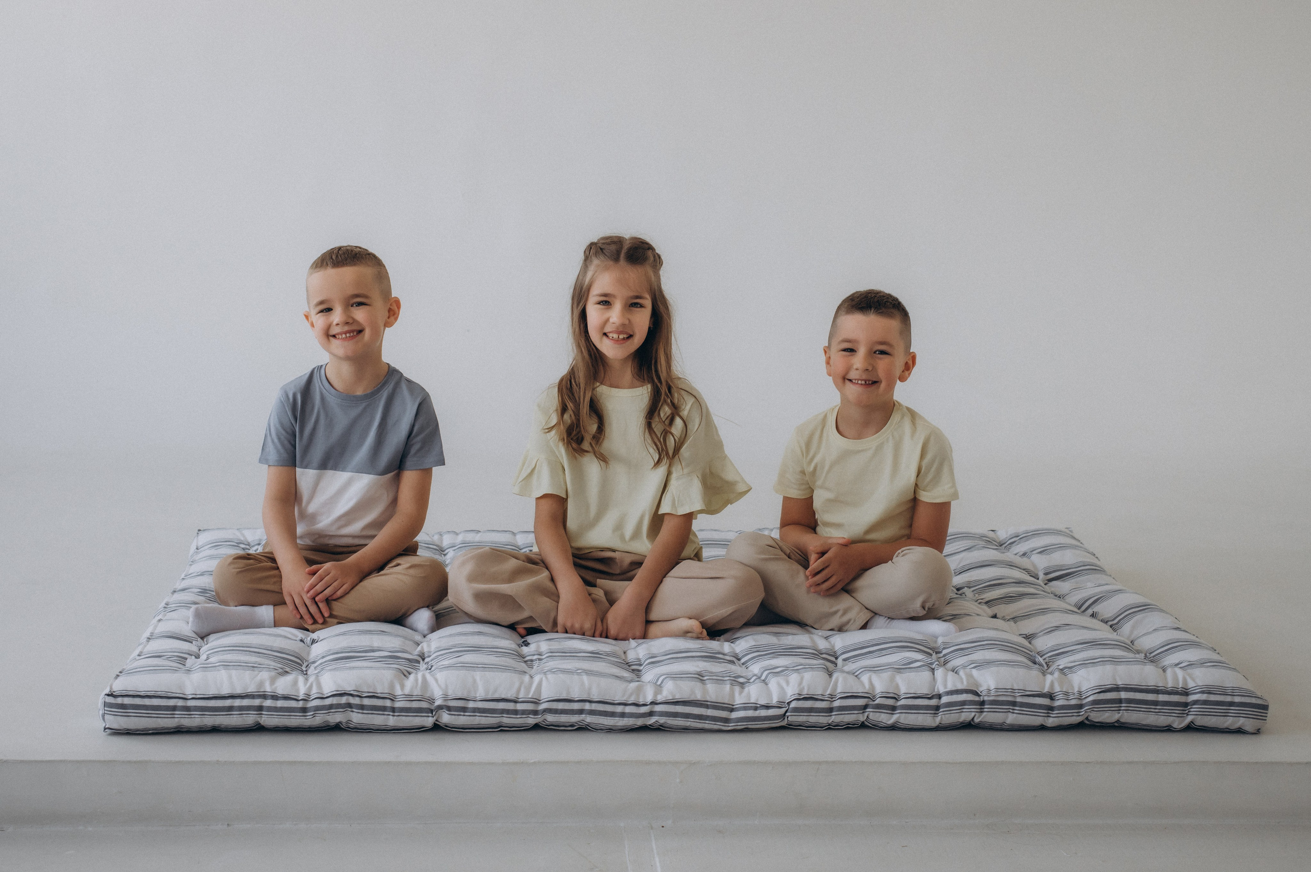 Сімейна фотосесія Тернопіль, сімейний фотограф Тернопіль Львів, зйомка дітей, портретний фотограф Тернопіль, фотосесія Причастя у студії. Сімейний, дитячий та індивідуальний фотограф в м. Тернопіль, м. Львів