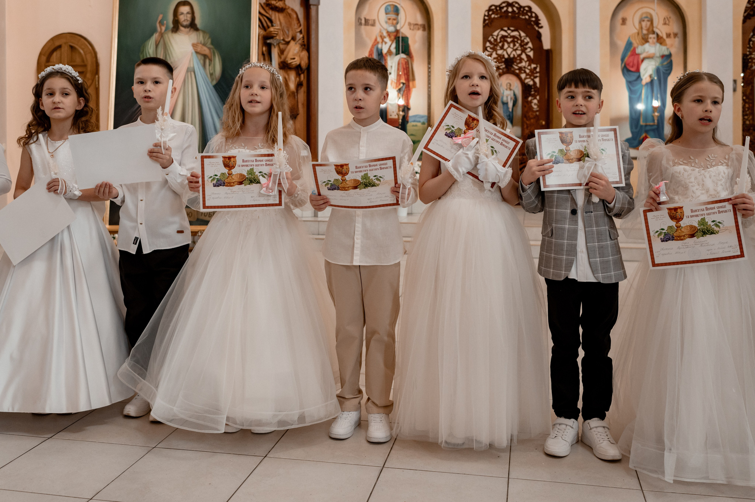 Фотосесія Першого Причастя Тернопіль, зйомка Причастя Тернопіль, Таїнство Першого Причастя Тернопіль, Катедра Причастя Тернопіль. Сімейний, дитячий та індивідуальний фотограф в м. Тернопіль, м. Львів