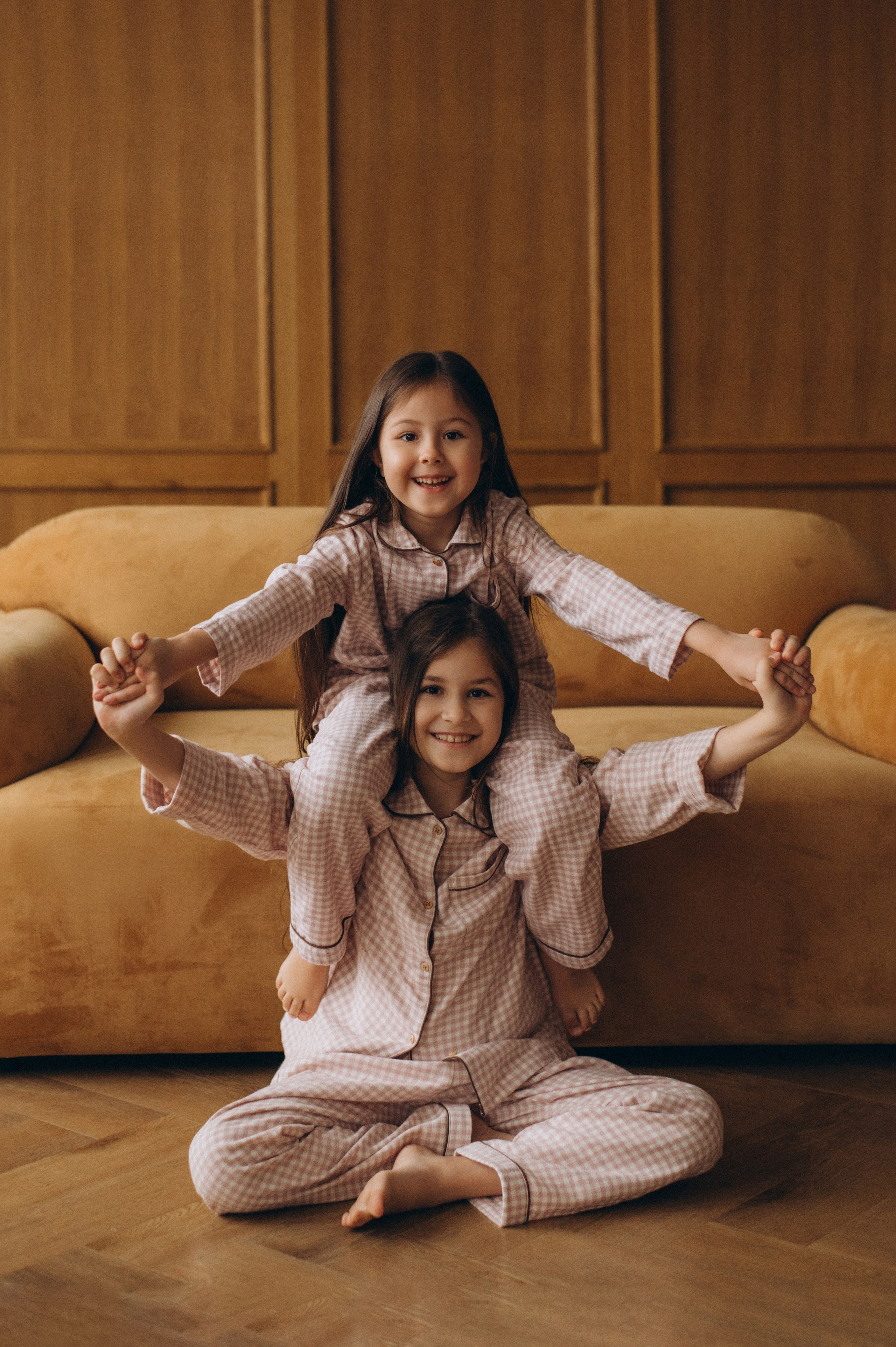 Фотосесія сестричок Тернопіль, зйомка сестрички, сімейний фотограф Тернопіль, портретний фотограф Тернопіль, фотосесія дітей. Сімейний, дитячий та індивідуальний фотограф в м. Тернопіль, м. Львів