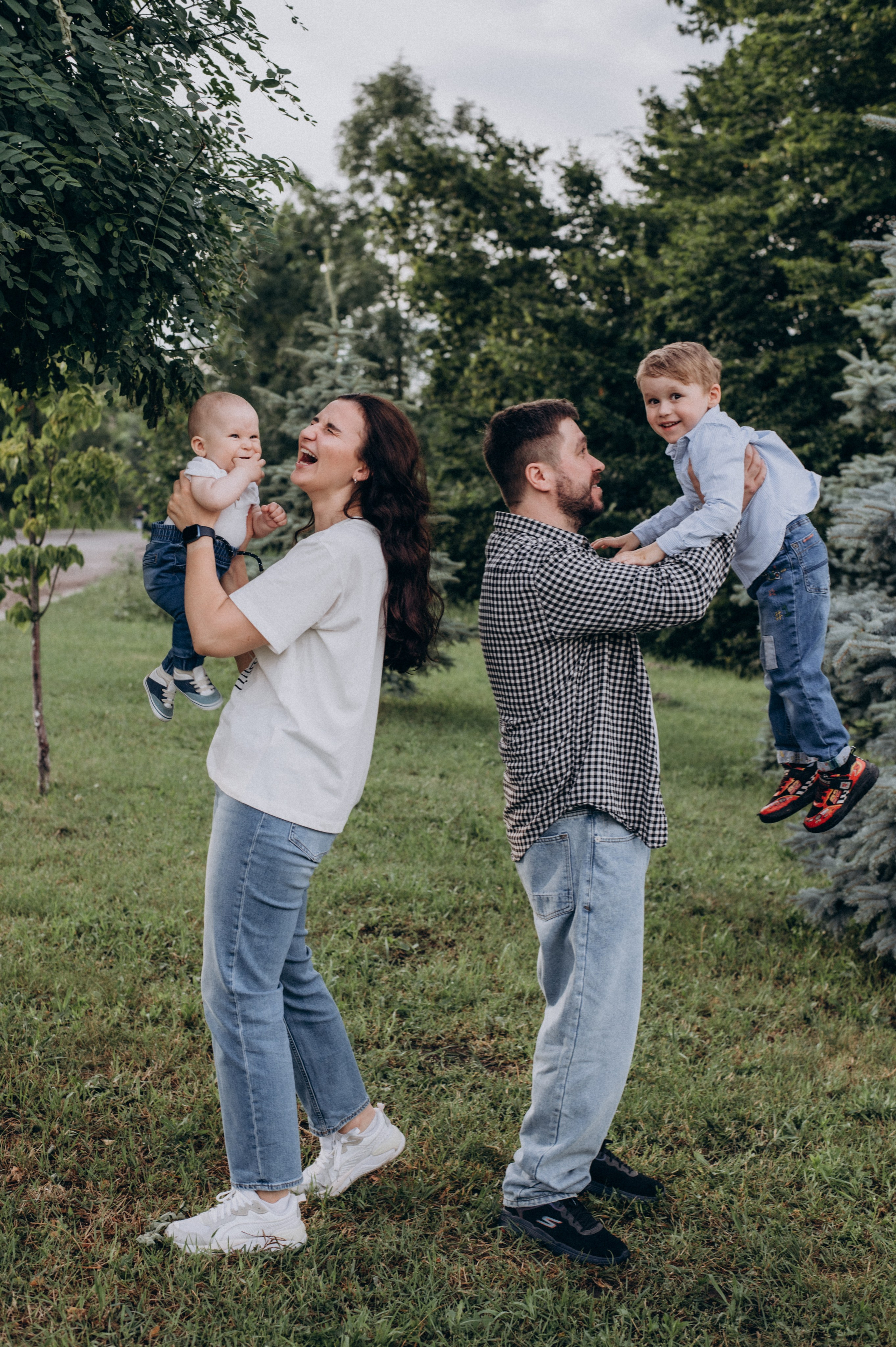 Сімейна фотосесія Тернопіль, сімейний фотограф Тернопіль, зйомка великої сімї. Сімейний, дитячий та індивідуальний фотограф в м. Тернопіль, м. Львів
