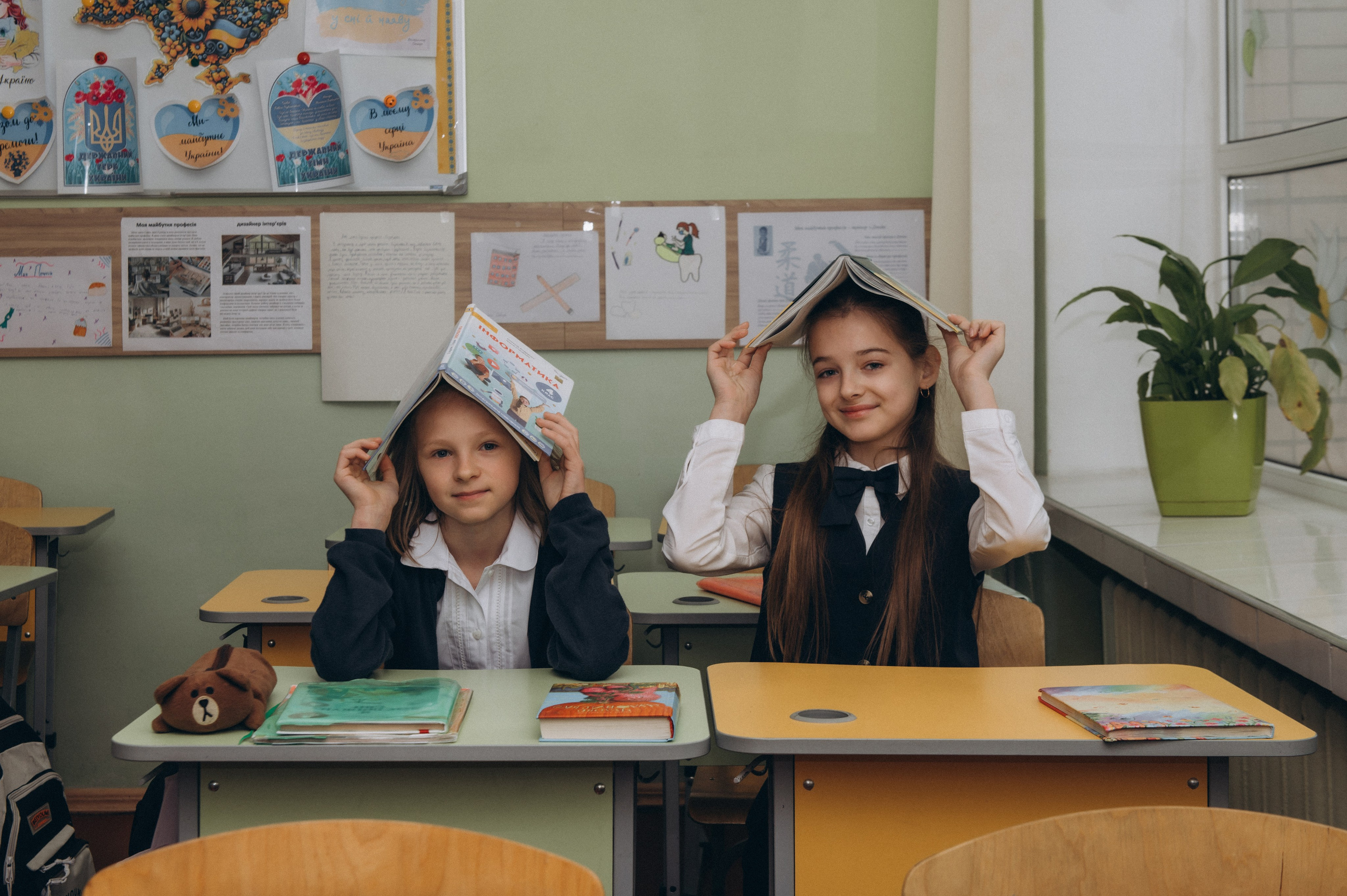 Шкільна фотосесія на віньєтки Тернопіль, фотосесія випускників Тернопіль, зйомка на віньєтки, шкільні фотоальбоми Тернопіль. Сімейний, дитячий та індивідуальний фотограф в м. Тернопіль, м. Львів