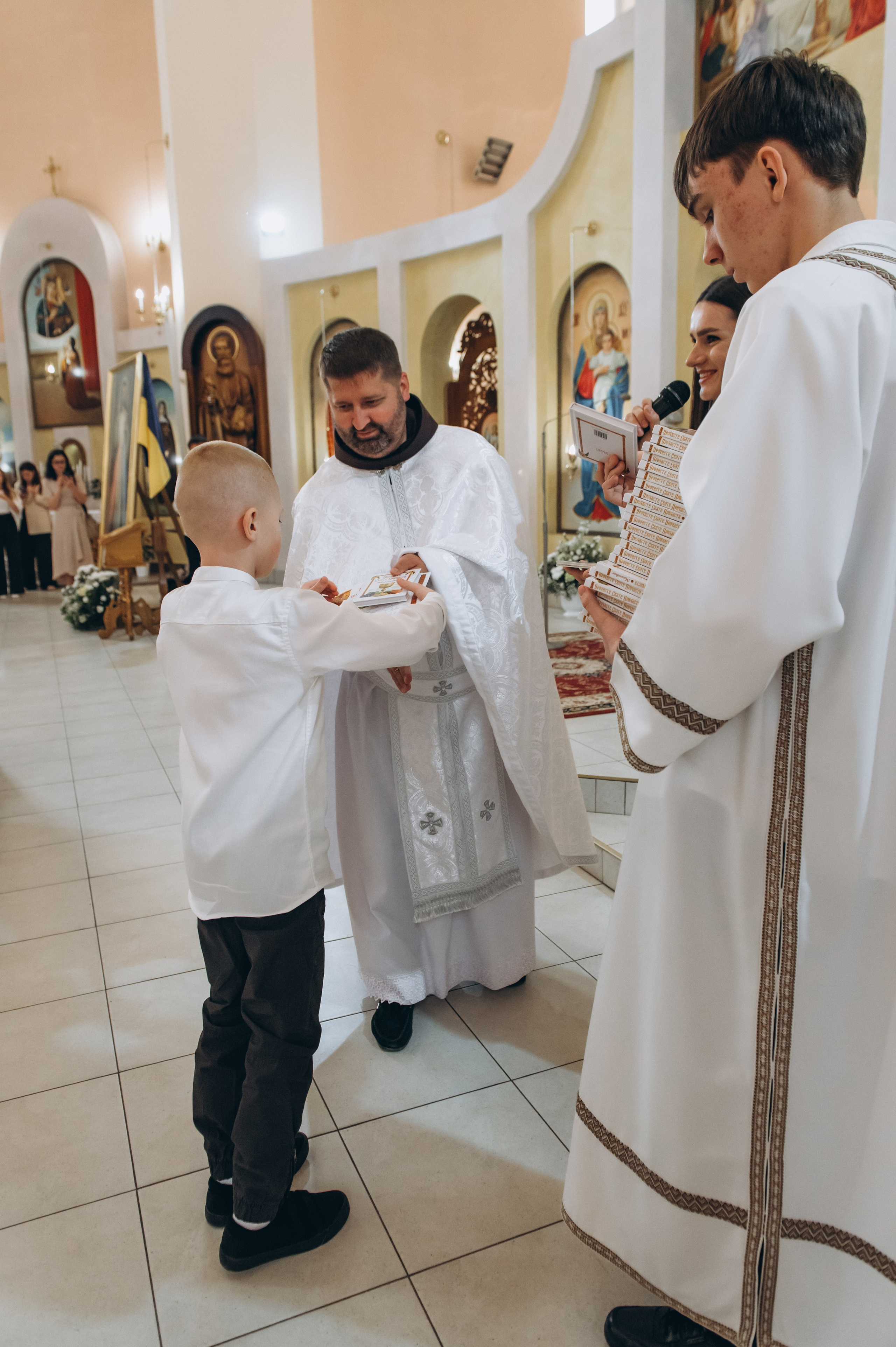Фотосесія Причастя Тернопіль, зйомка Причастя, фотограф на Причастя Тернопіль, Причастя Львів, церква Петра і Павла. Сімейний, дитячий та індивідуальний фотограф в м. Тернопіль, м. Львів