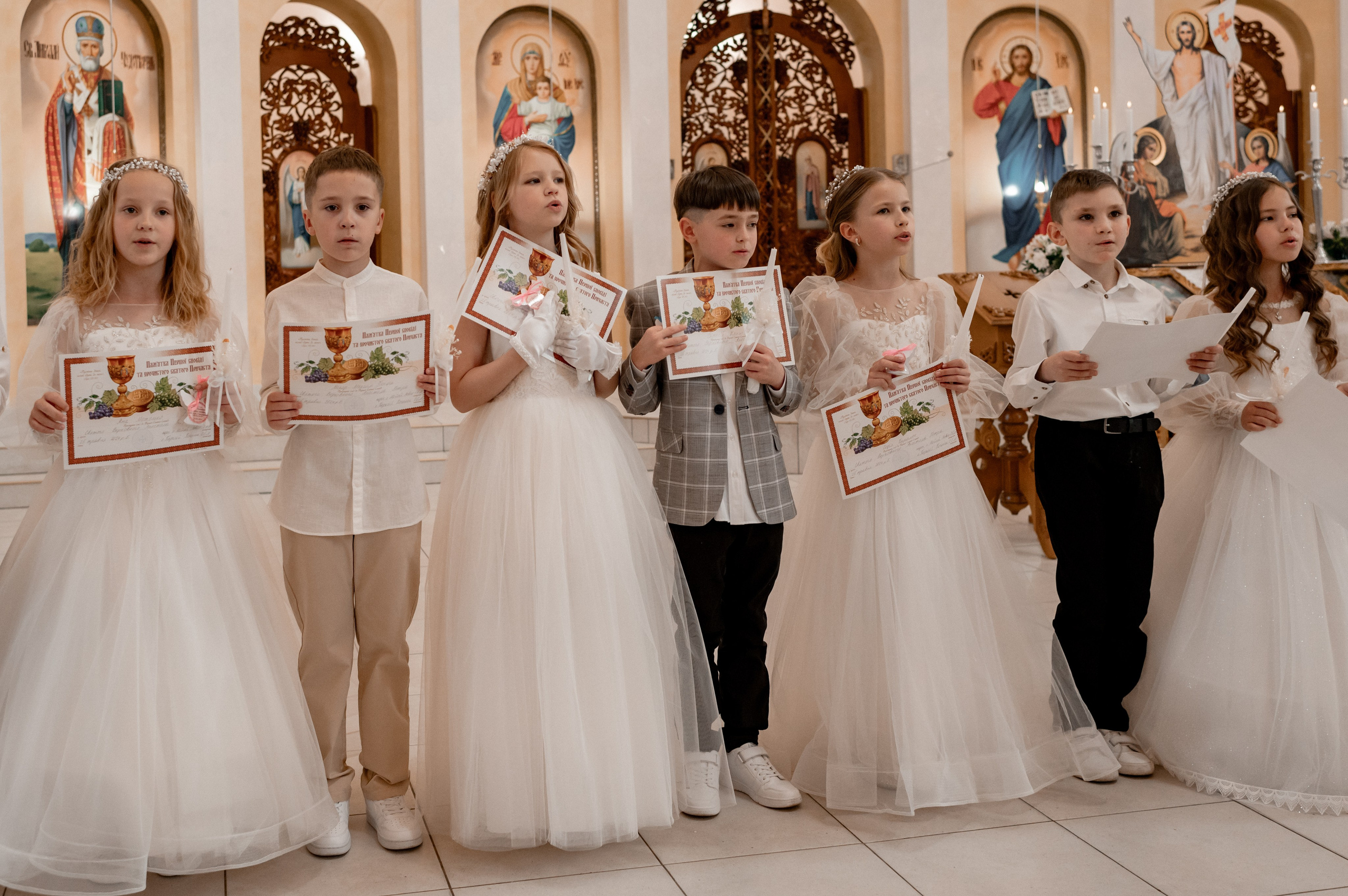 Фотосесія Першого Причастя Тернопіль, зйомка Причастя Тернопіль, Таїнство Першого Причастя Тернопіль, Катедра Причастя Тернопіль. Сімейний, дитячий та індивідуальний фотограф в м. Тернопіль, м. Львів