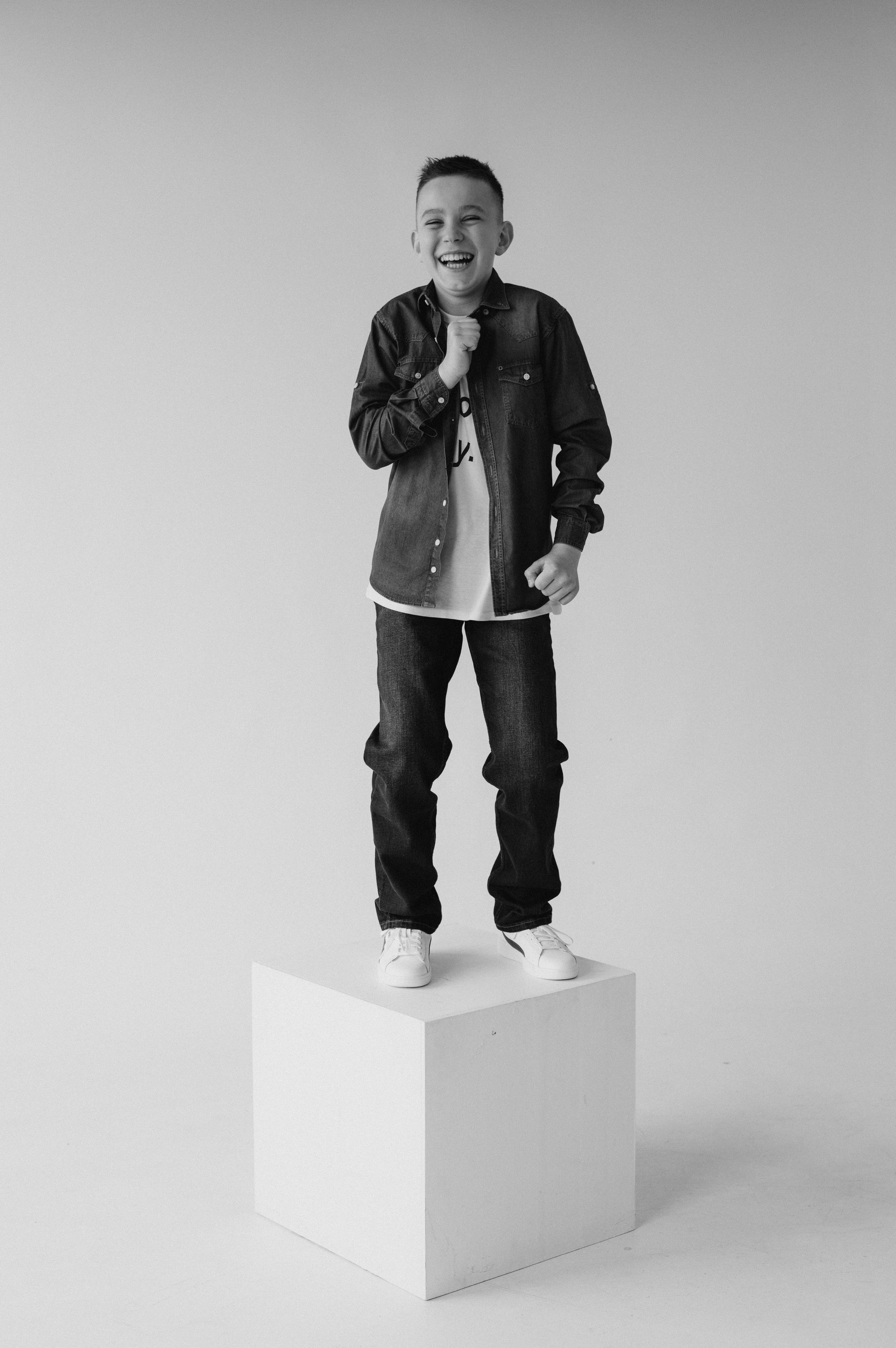 Шкільна фотосесія на віньєтки Тернопіль, фотосесія випускників Тернопіль, зйомка на віньєтки, шкільні фотоальбоми Тернопіль. Сімейний, дитячий та індивідуальний фотограф в м. Тернопіль, м. Львів