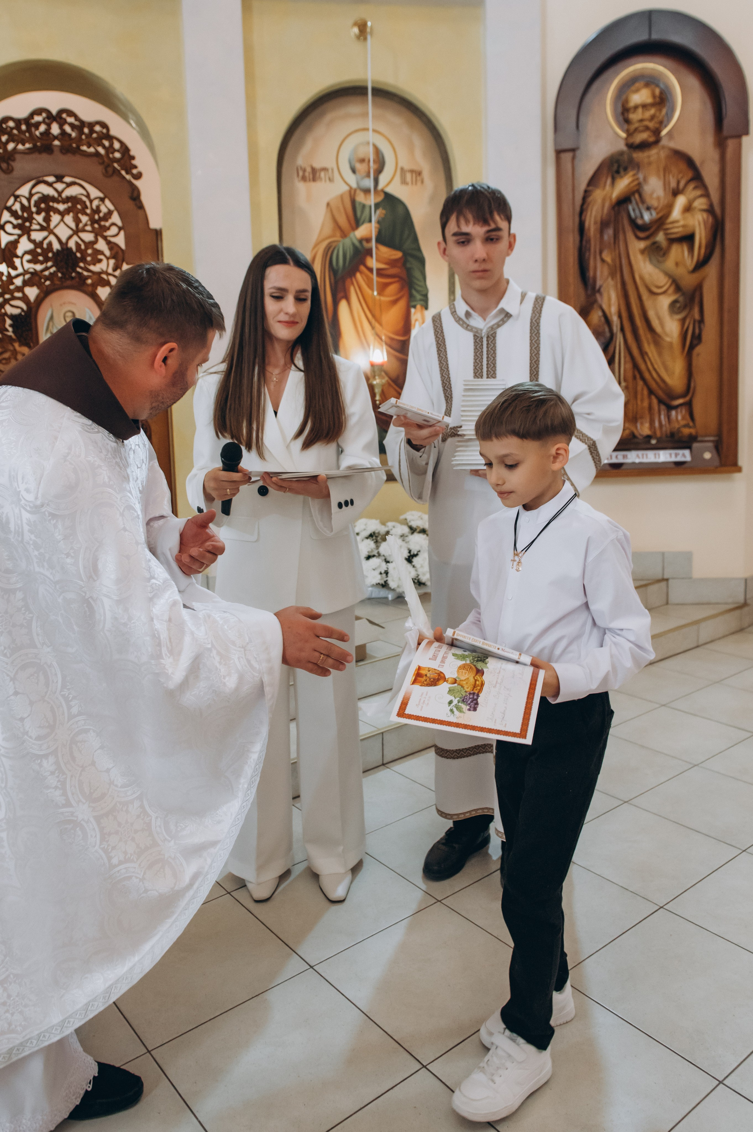 Фотосесія Причастя Тернопіль, зйомка Причастя, фотограф на Причастя Тернопіль, Причастя Львів, церква Петра і Павла. Сімейний, дитячий та індивідуальний фотограф в м. Тернопіль, м. Львів