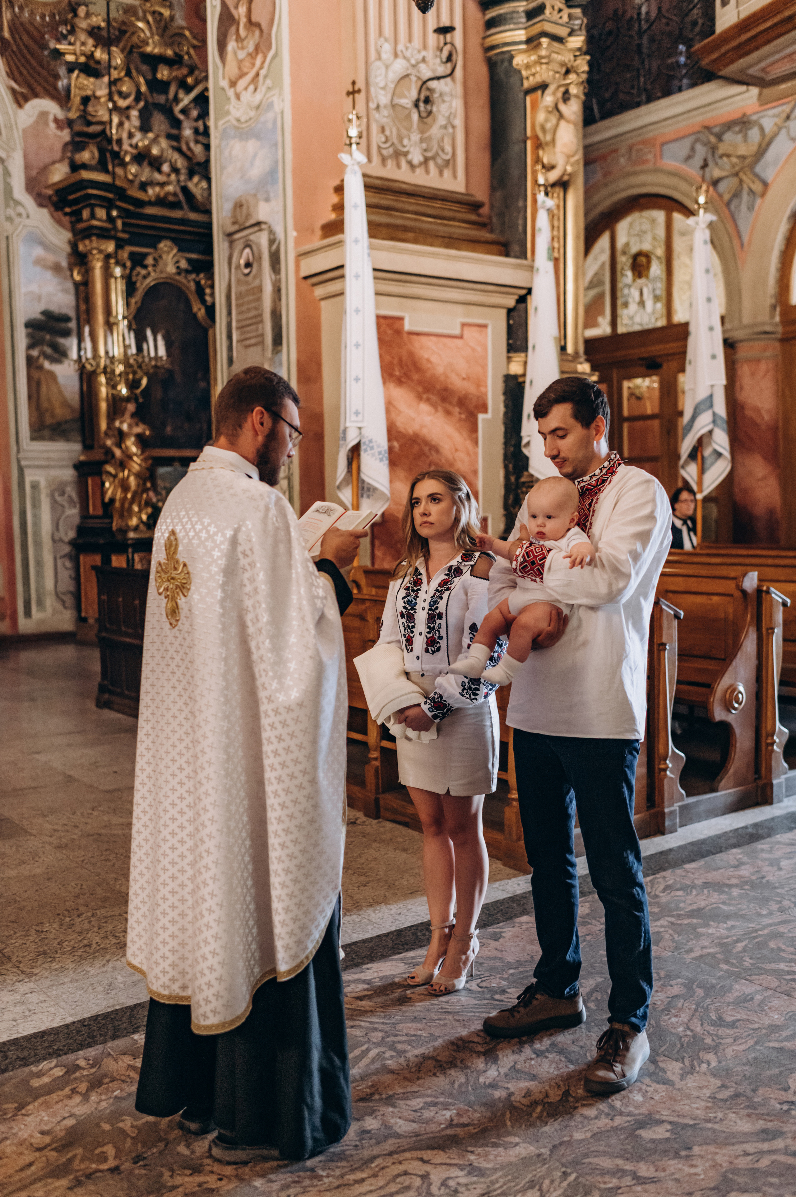 Хрещення Марка, Бернардинський монастир, Львів. Сімейний, дитячий та індивідуальний фотограф в м. Тернопіль, м. Львів