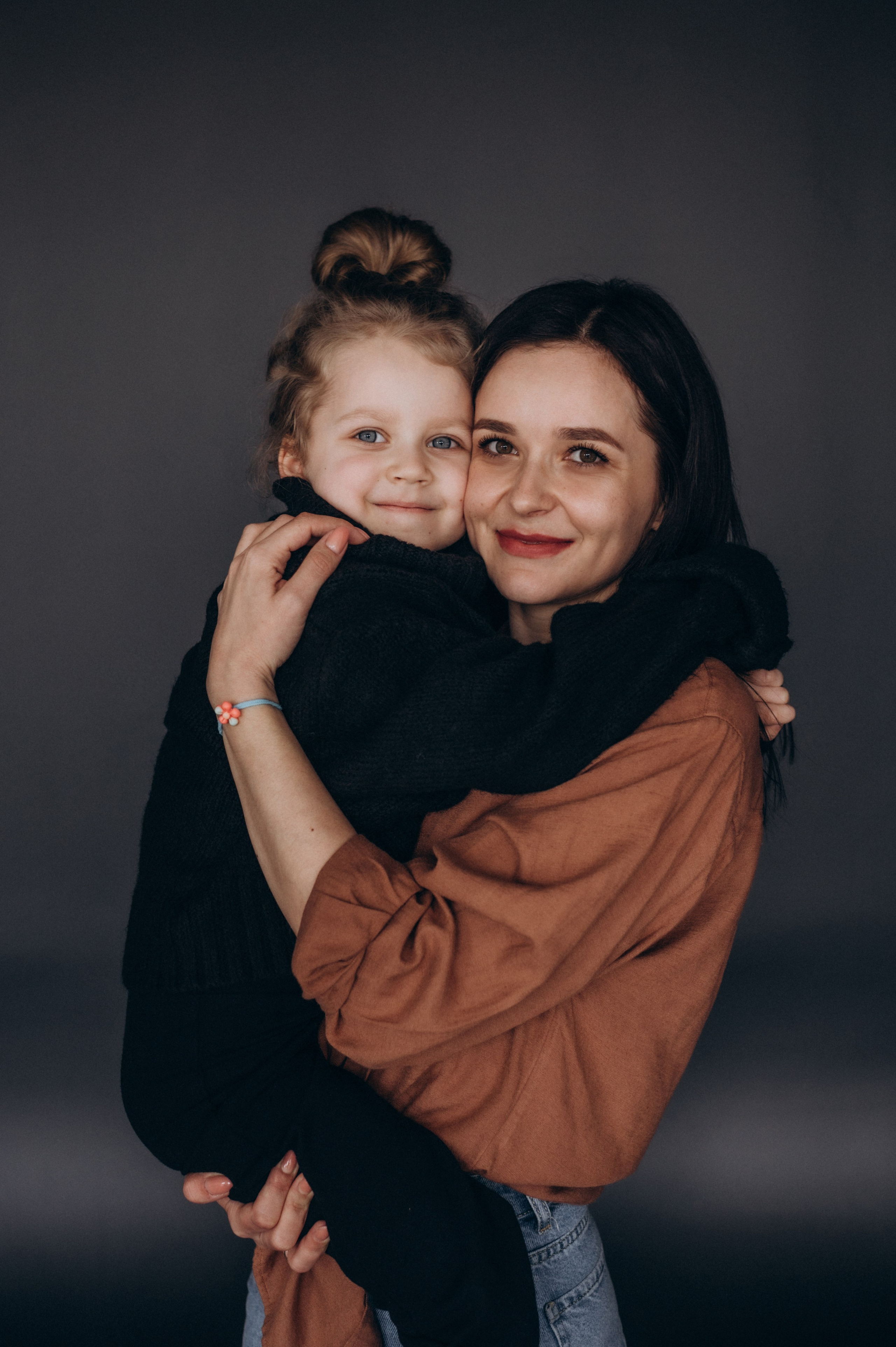 Сімейна фотосесія у студії, зйомка мами і дитини фотосесія Тернопіль Львів. Сімейний, дитячий та індивідуальний фотограф в м. Тернопіль, м. Львів