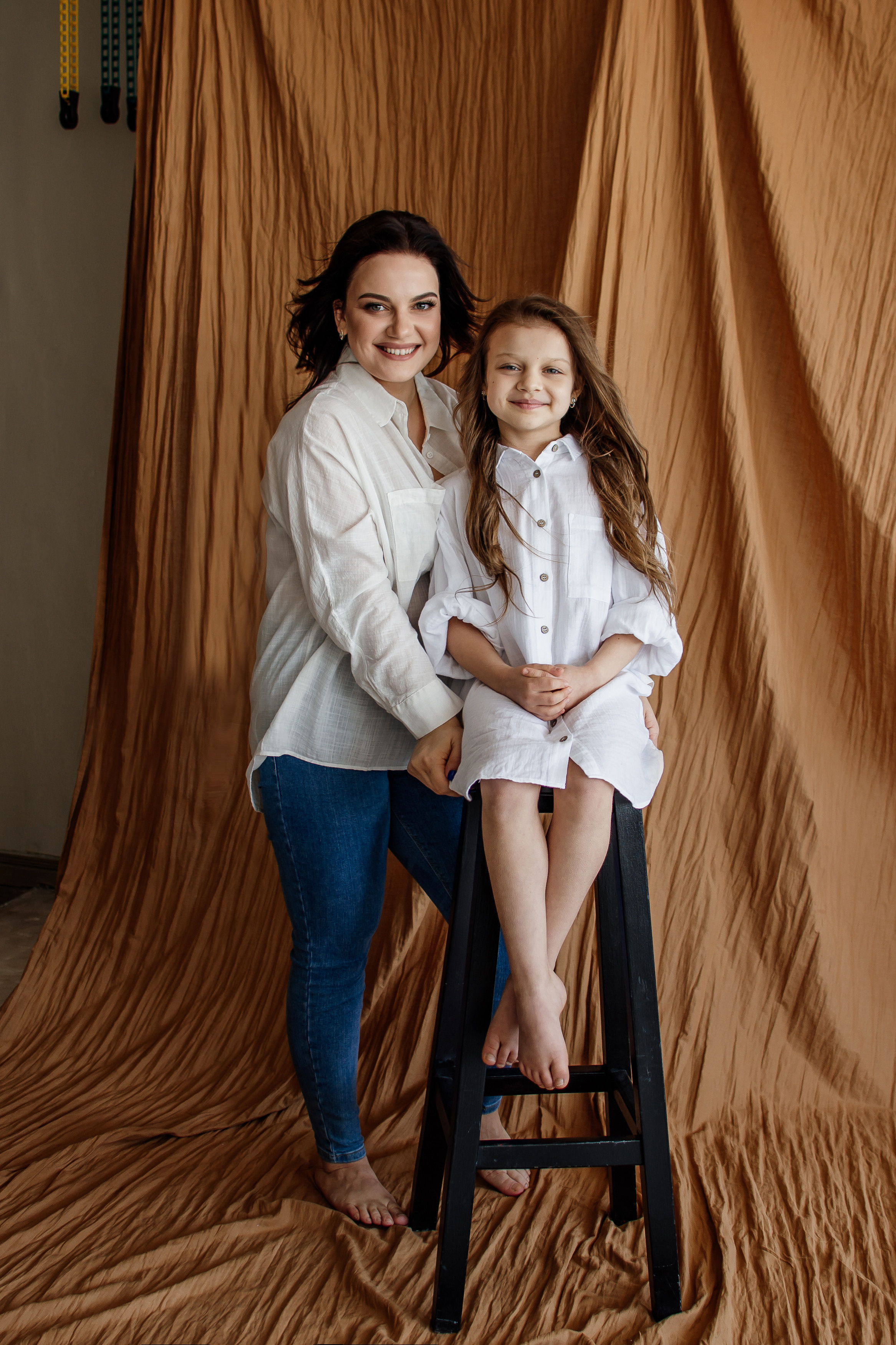 Мама і донечка. Студійна сімейна фотосесія. Сімейний, дитячий та індивідуальний фотограф в м. Тернопіль, м. Львів