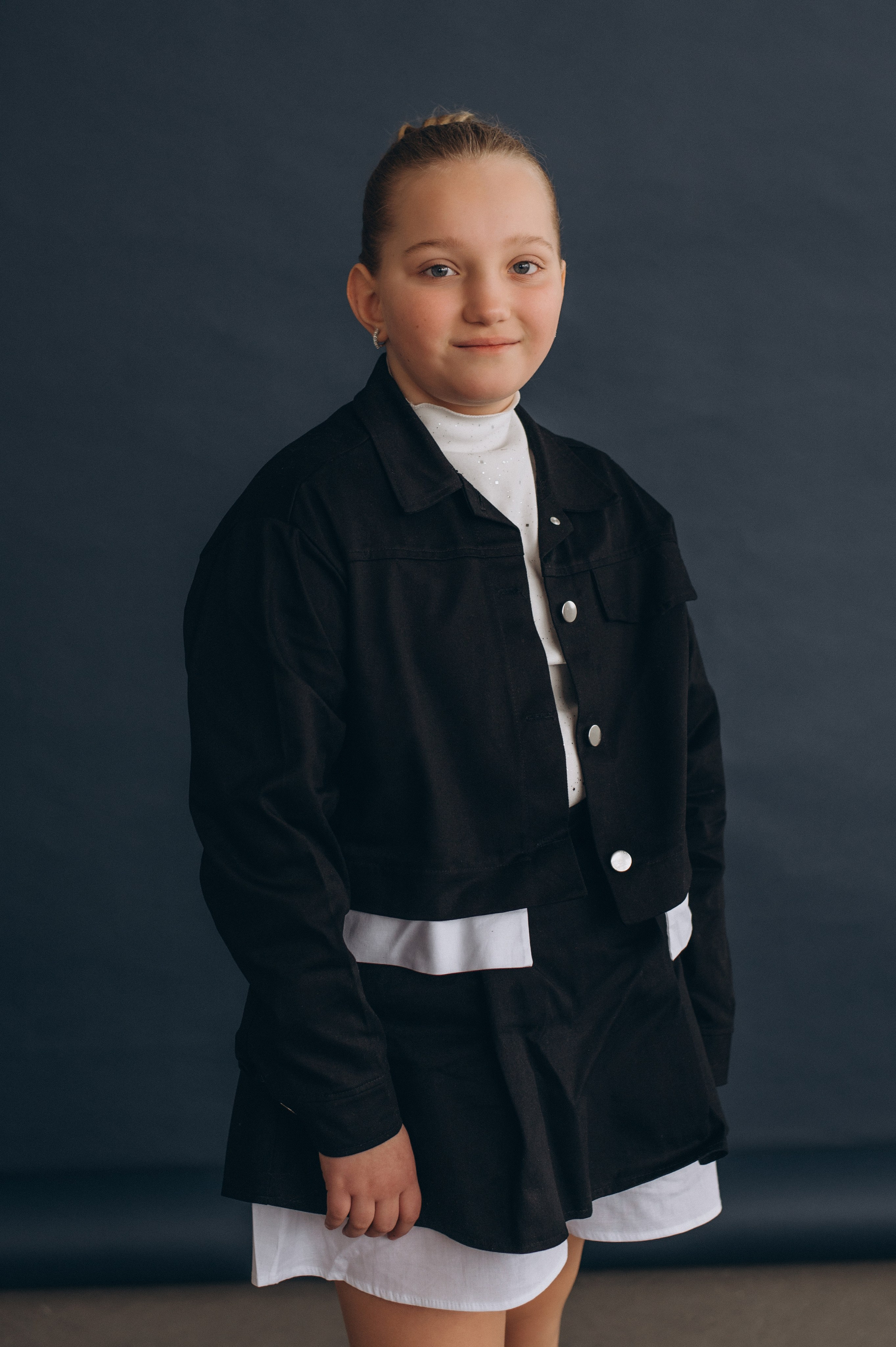 Фотосесія школярів у студії на шкільні фотоальбоми віньєтки Тернопіль, фотосесія випускників Тернопіль, шкільні фотокниги Тернопіль. Сімейний, дитячий та індивідуальний фотограф в м. Тернопіль, м. Львів