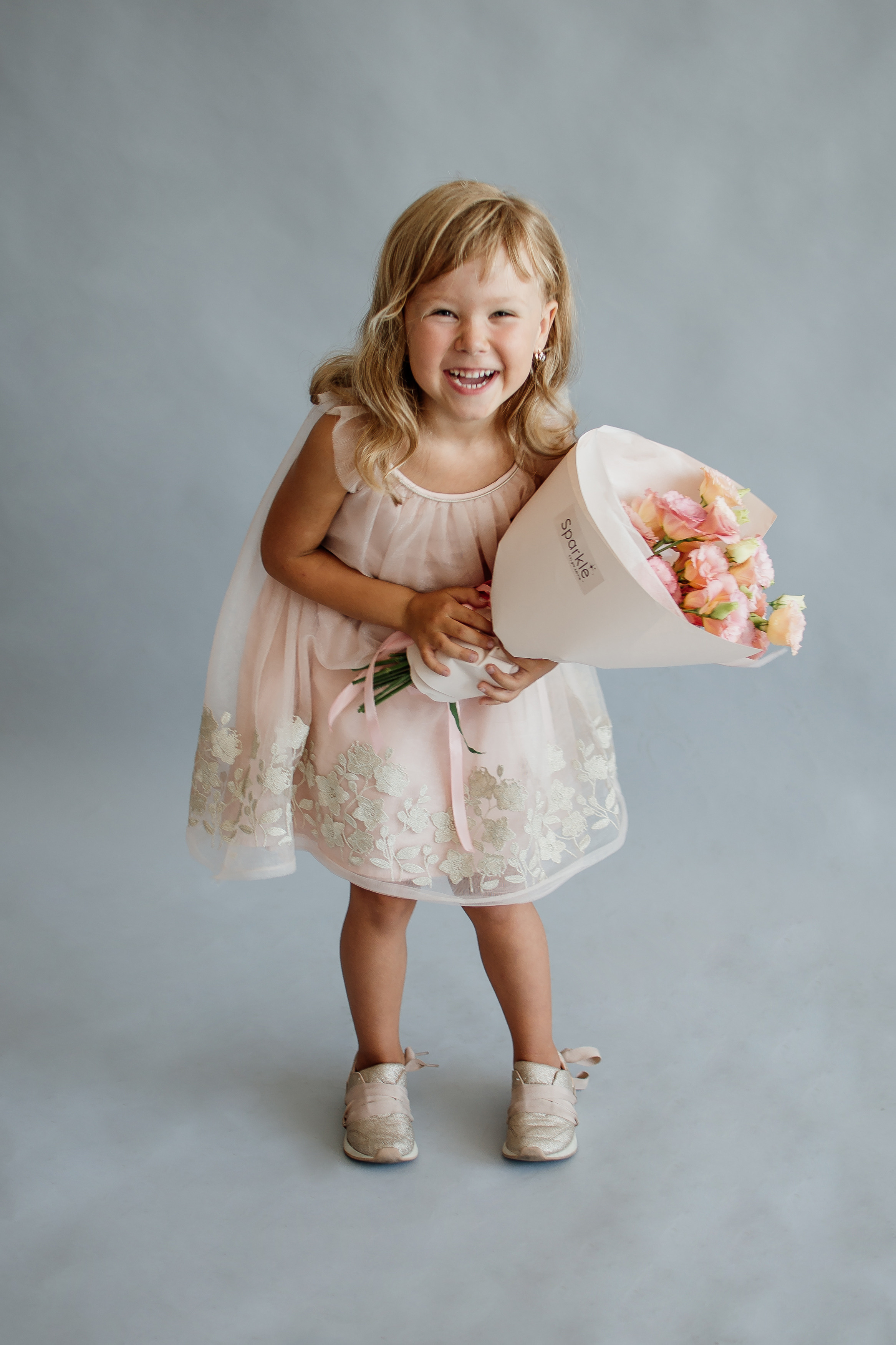 Студійна фотосесія з квітами для квіткової крамниці Sparkle. Тернопіль. Сімейний, дитячий та індивідуальний фотограф в м. Тернопіль, м. Львів