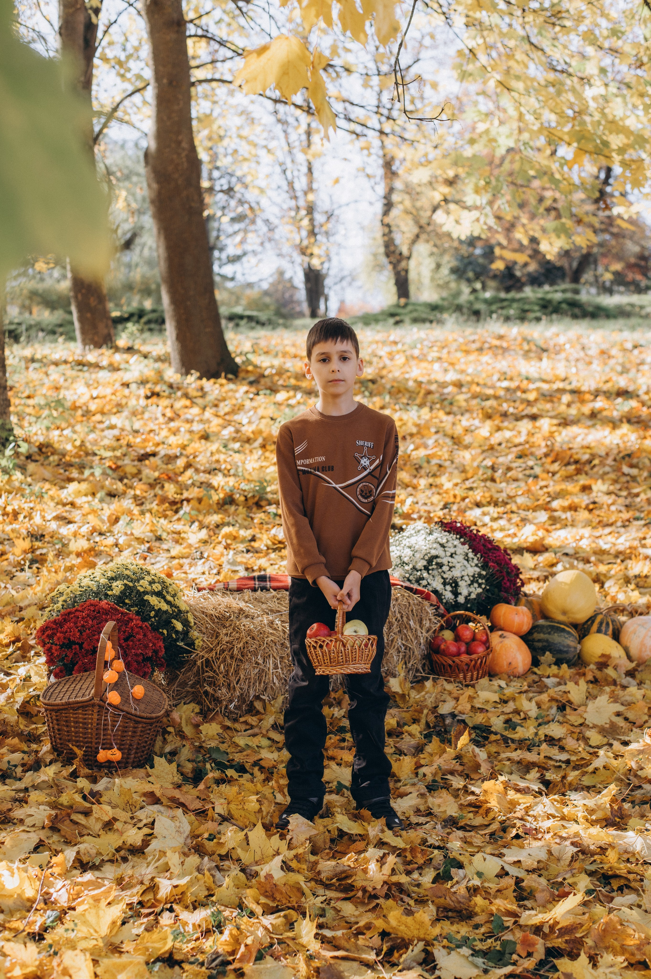 Осіння фотосесія 4 класу на віньєтки, випускні фотоальбоми Тернопіль, фотосесія випускників Тернопіль, шкільний випускний альбом Тернопіль. Сімейний, дитячий та індивідуальний фотограф в м. Тернопіль, м. Львів