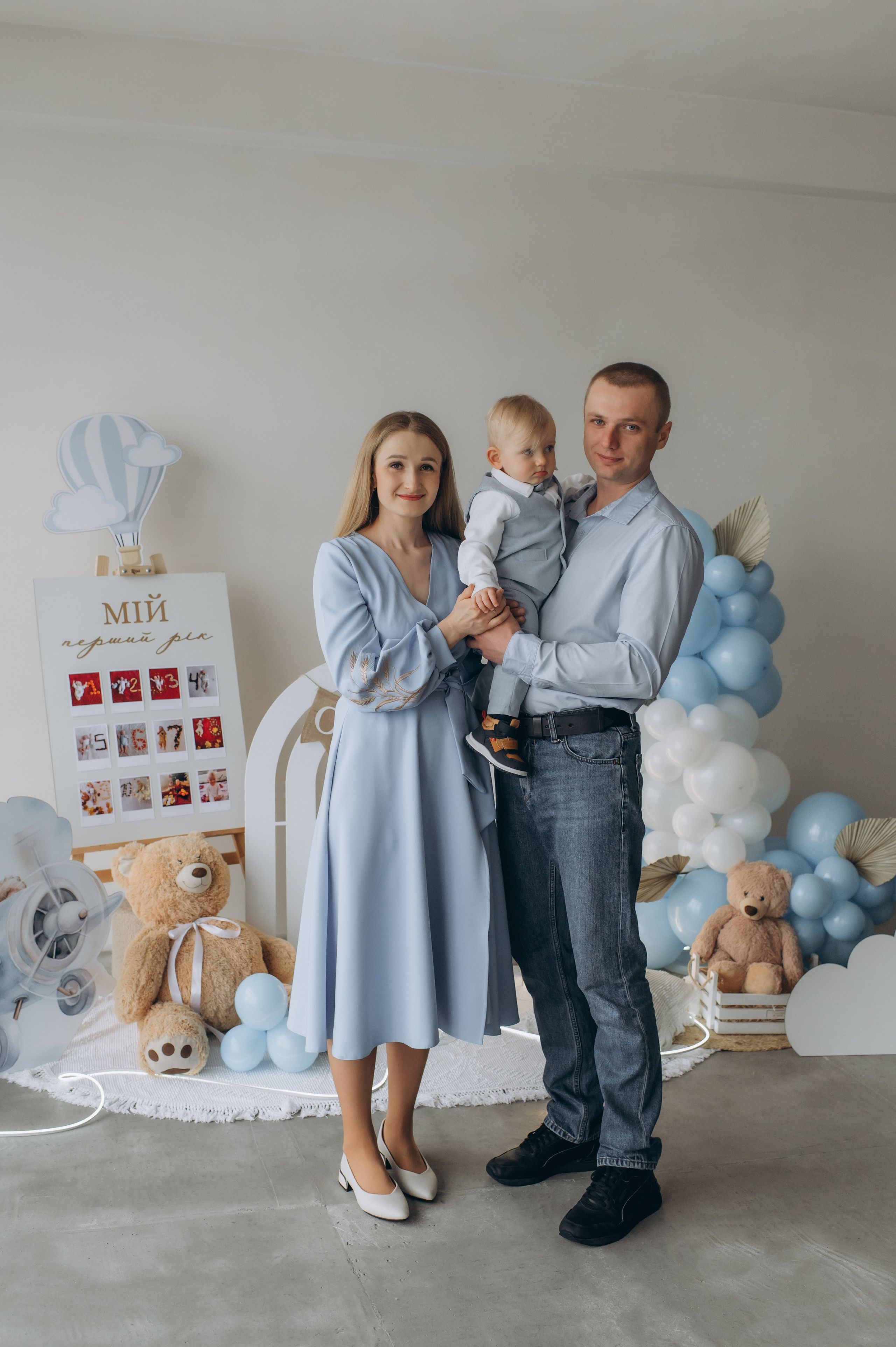 Зйомка дня народження дитини, фотосесія 1 рік Тернопіль, сімейний фотограф Тернопіль, сімейна фотосесія Тернопіль, перший тортик малюка. Сімейний, дитячий та індивідуальний фотограф в м. Тернопіль, м. Львів