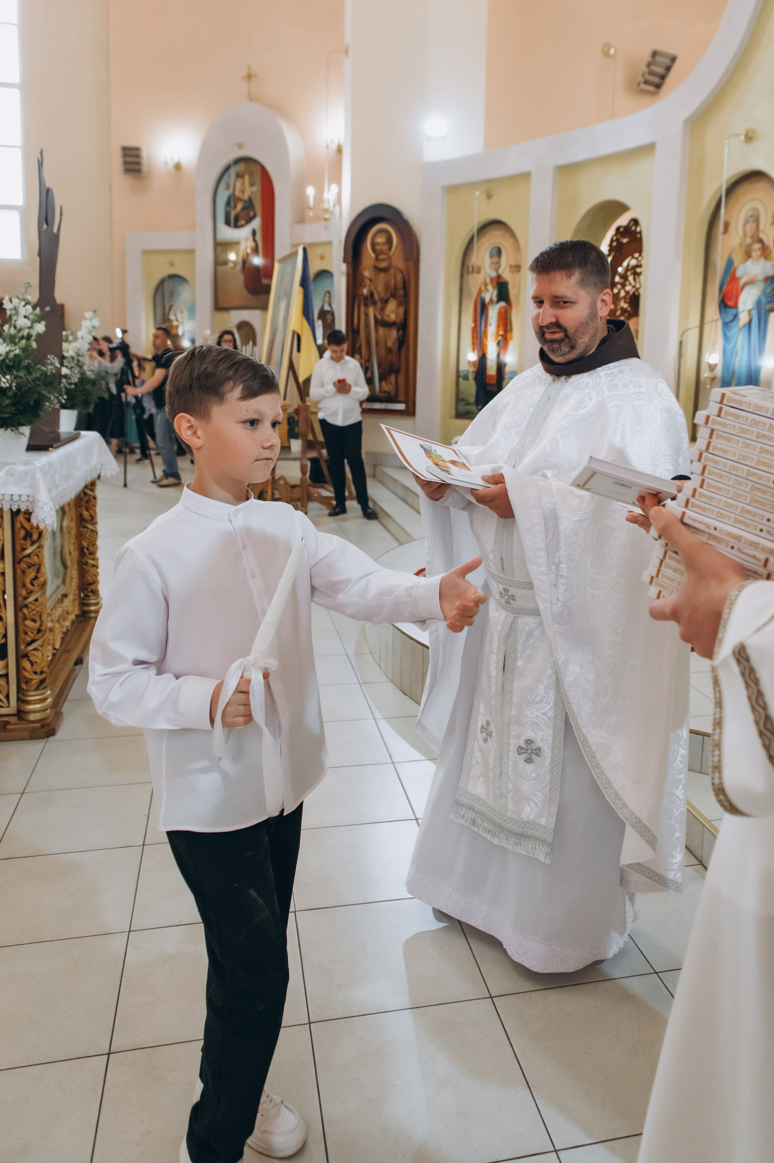 Фотосесія Причастя Тернопіль, зйомка Причастя, фотограф на Причастя Тернопіль, Причастя Львів, церква Петра і Павла. Сімейний, дитячий та індивідуальний фотограф в м. Тернопіль, м. Львів