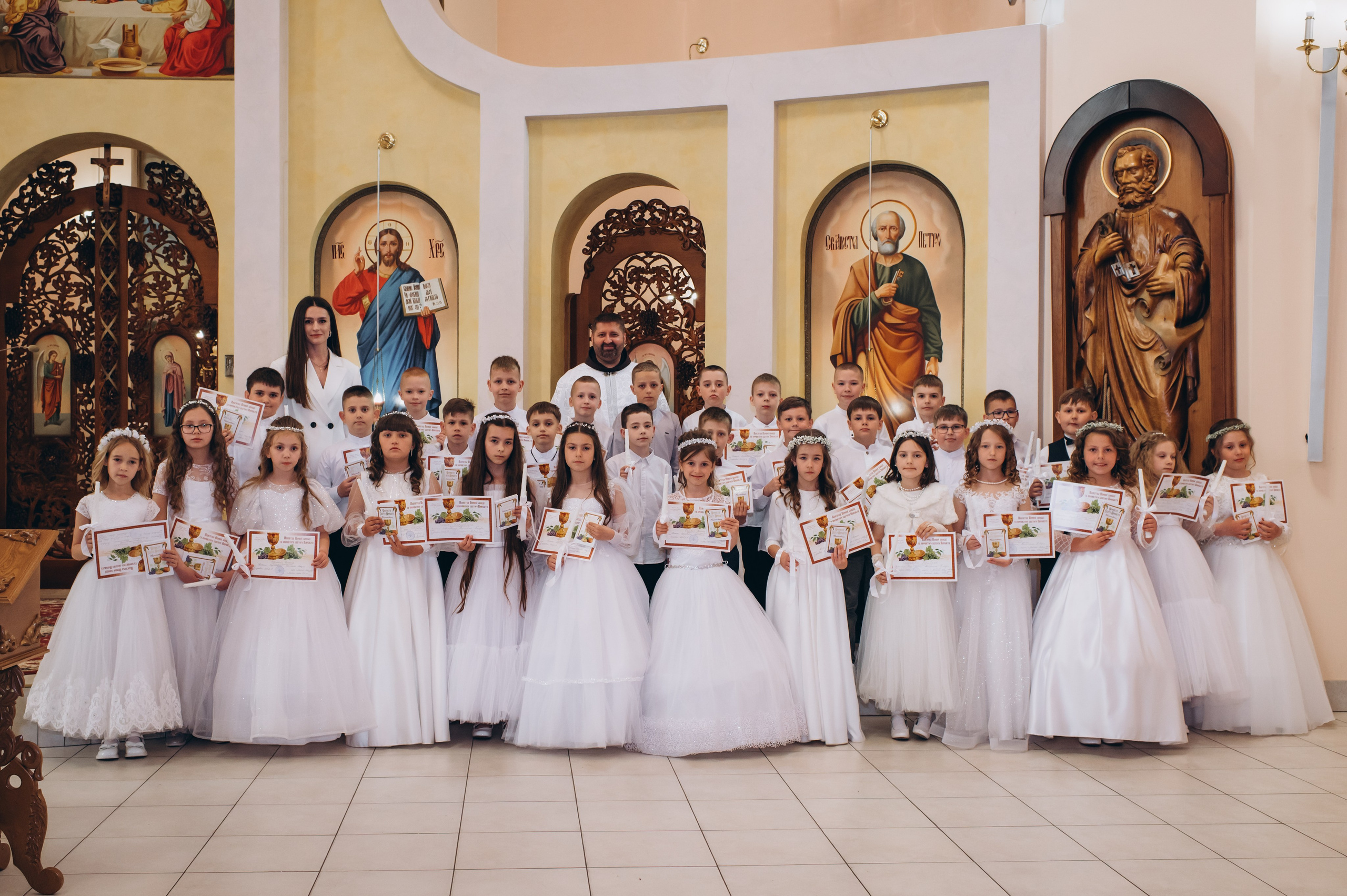 Фотосесія Причастя Тернопіль, зйомка Причастя, фотограф на Причастя Тернопіль, Причастя Львів, церква Петра і Павла. Сімейний, дитячий та індивідуальний фотограф в м. Тернопіль, м. Львів