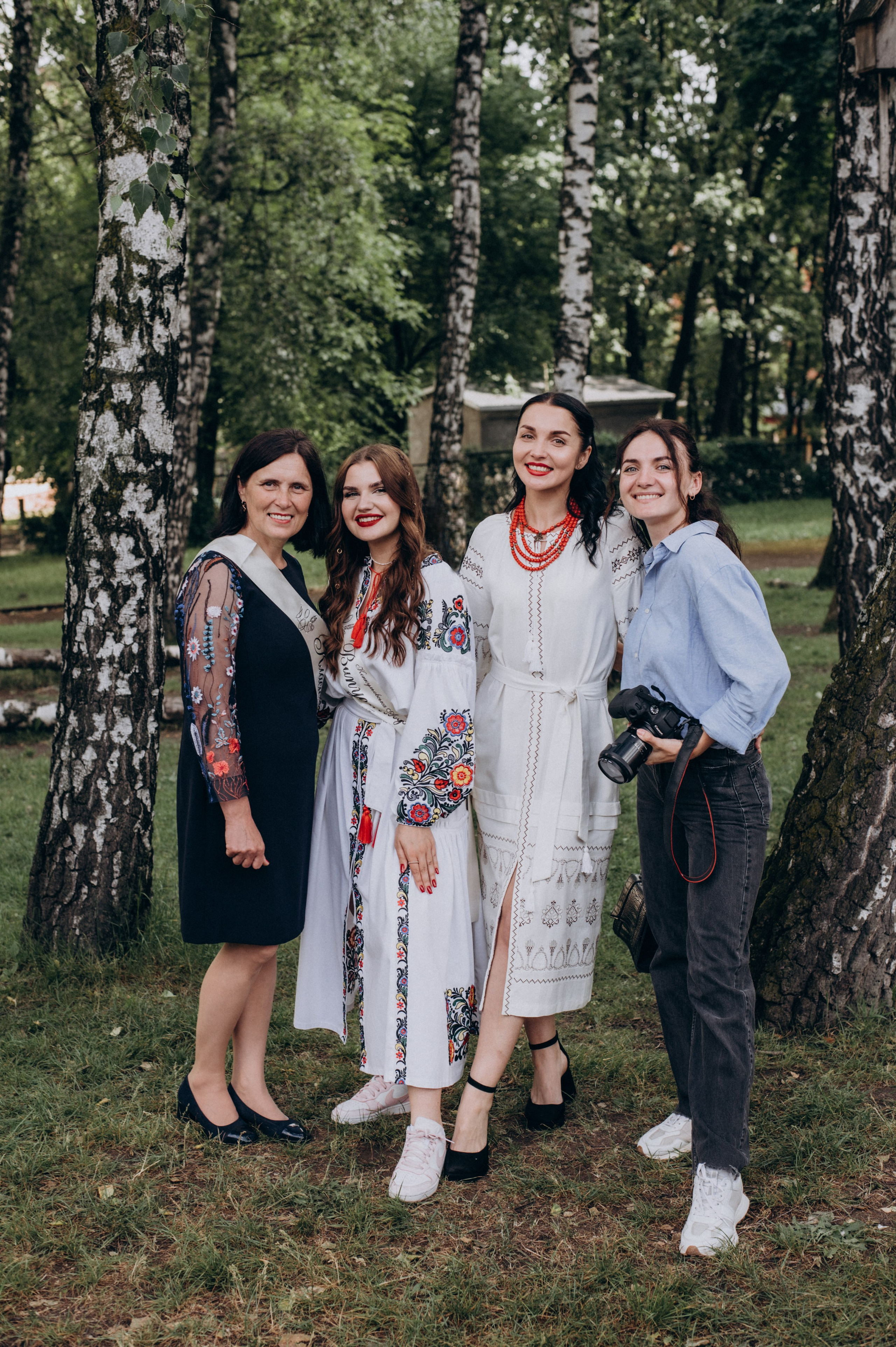 Фотосесія останнього дзвоника, фотосесія випускників Тернопіль, випускний 2024. Сімейний, дитячий та індивідуальний фотограф в м. Тернопіль, м. Львів