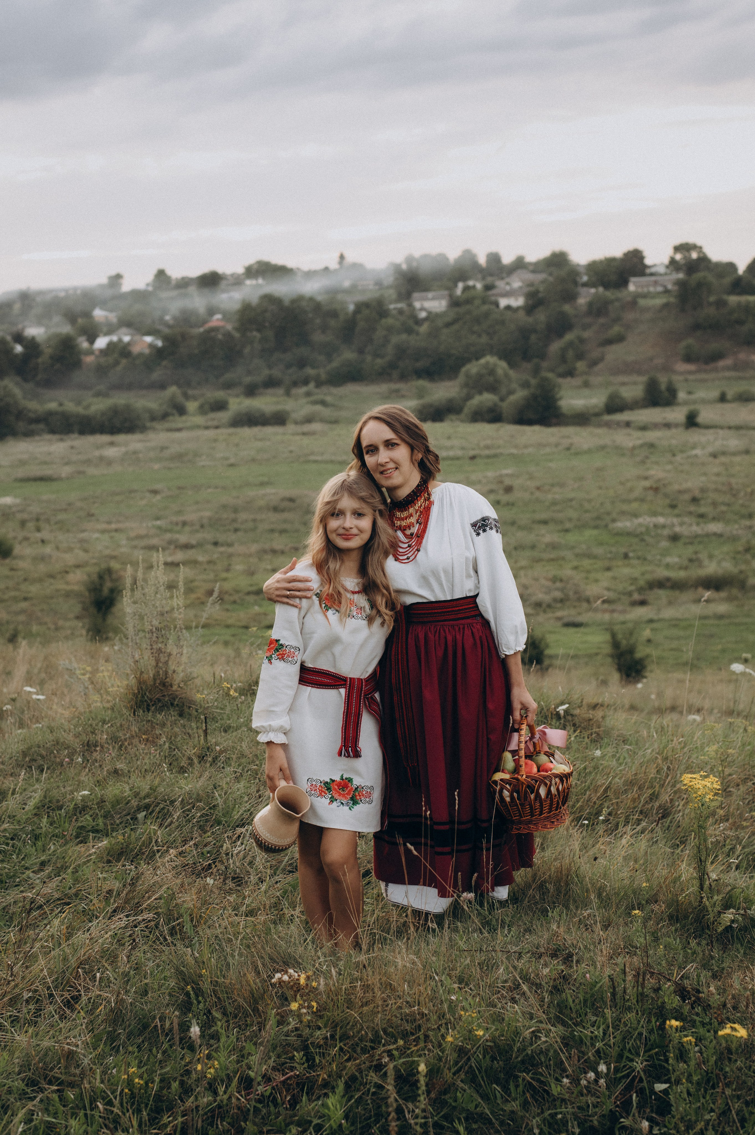 Сімейна фотосесія мами і доньки, сімейний фотограф Тернопіль, портретний фотограф, сімейна фотосесія Тернопіль, фотосесія в жоржинах. Сімейний, дитячий та індивідуальний фотограф в м. Тернопіль, м. Львів