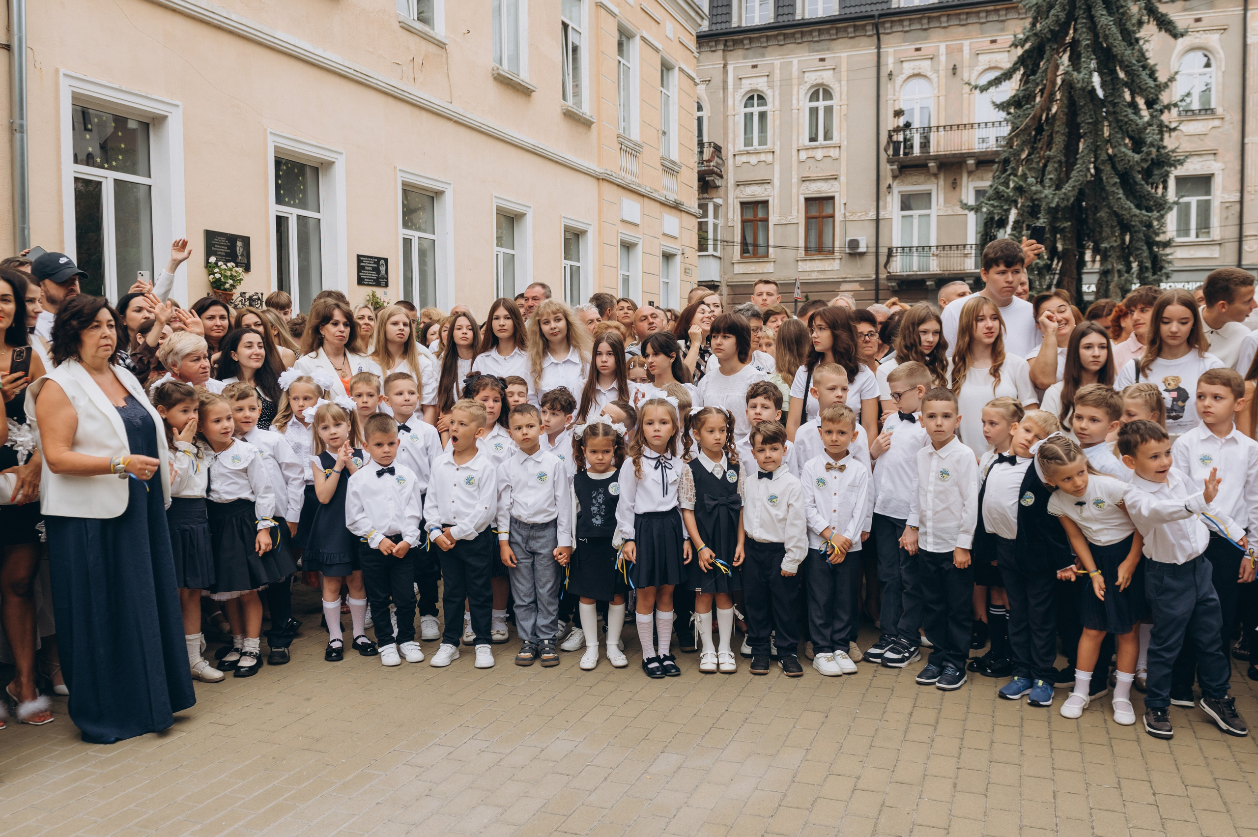 Перший дзвоник у Тернополі, фотосесія першокласників