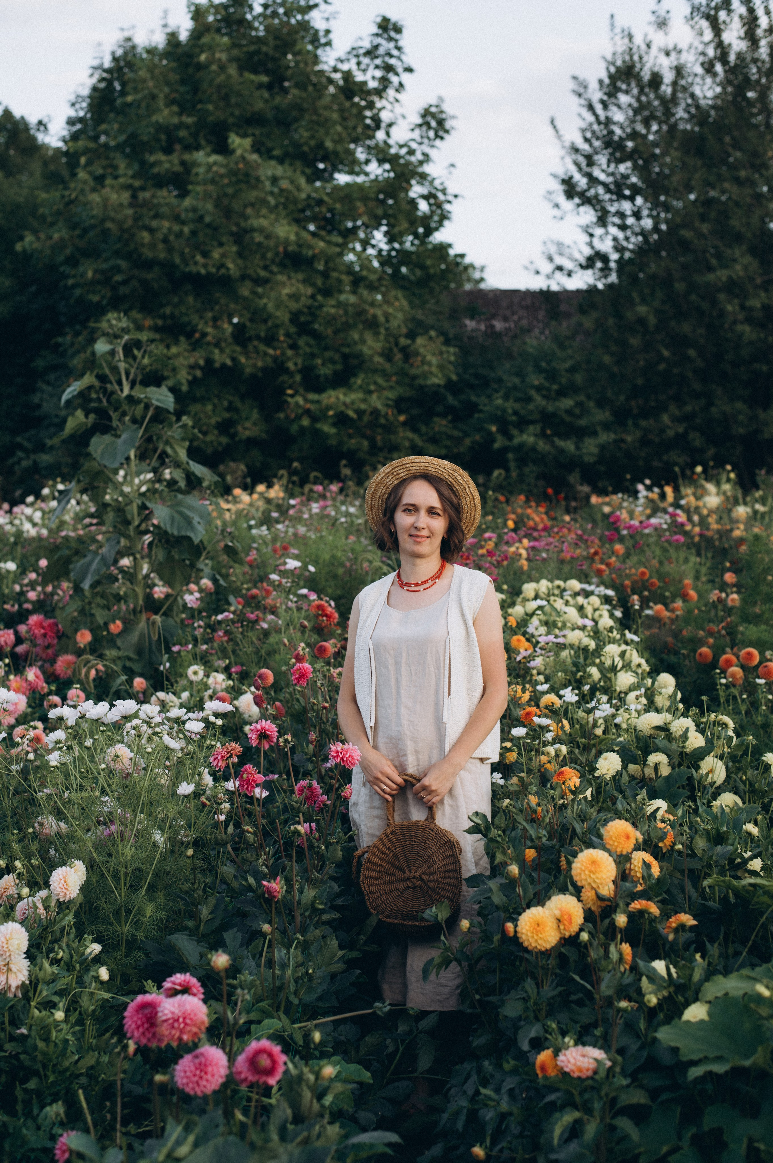 Сімейна фотосесія мами і доньки, сімейний фотограф Тернопіль, портретний фотограф, сімейна фотосесія Тернопіль, фотосесія в жоржинах. Сімейний, дитячий та індивідуальний фотограф в м. Тернопіль, м. Львів
