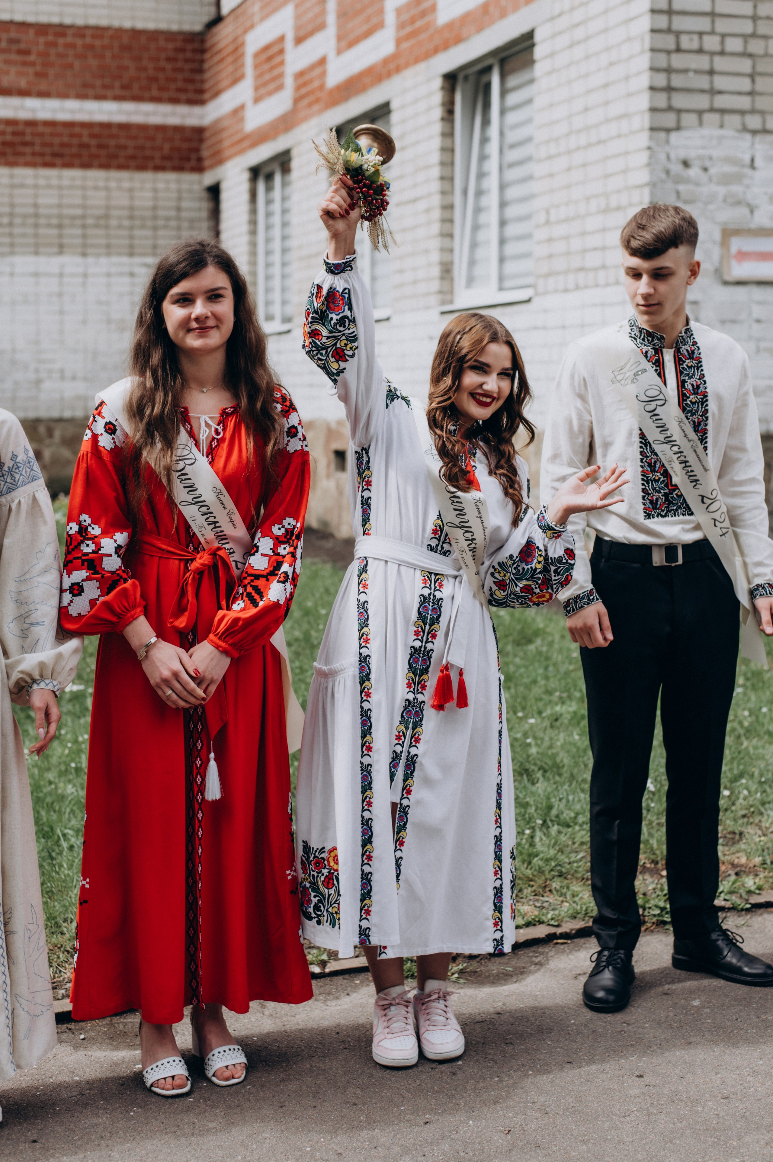 Фотосесія останнього дзвоника, фотосесія випускників Тернопіль, випускний 2024. Сімейний, дитячий та індивідуальний фотограф в м. Тернопіль, м. Львів