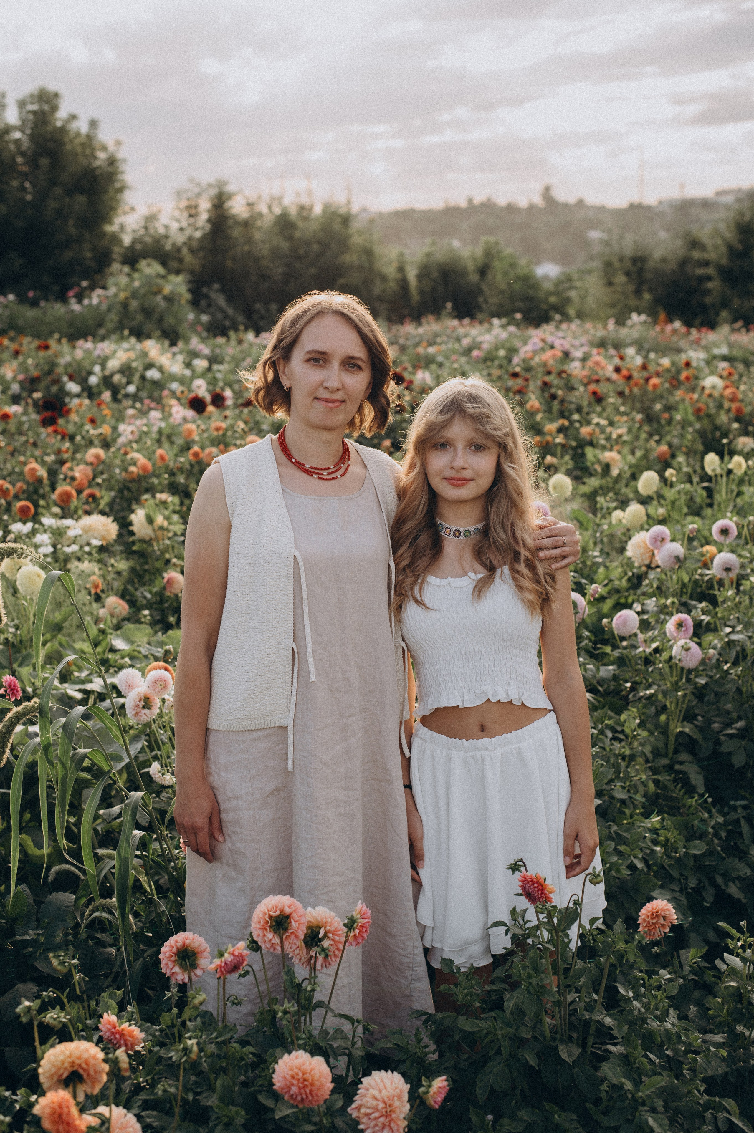 Сімейна фотосесія мами і доньки, сімейний фотограф Тернопіль, портретний фотограф, сімейна фотосесія Тернопіль, фотосесія в жоржинах. Сімейний, дитячий та індивідуальний фотограф в м. Тернопіль, м. Львів