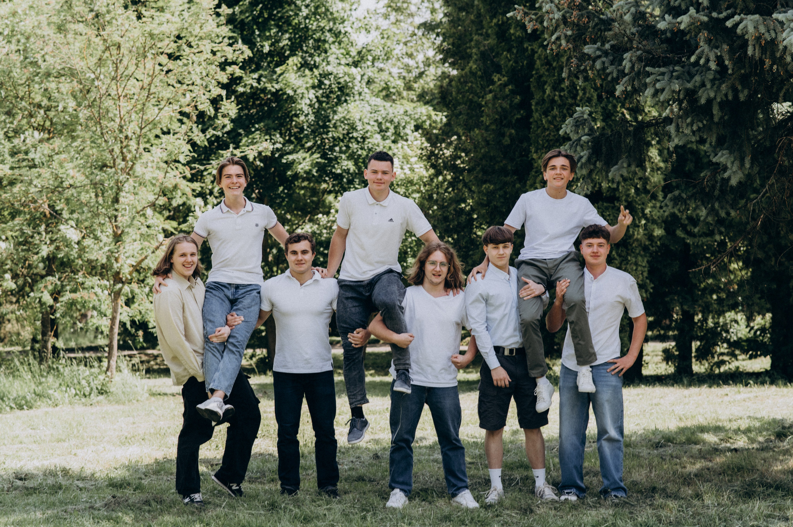 Фотосесія випускників, зйомка випускників Тернопіль Львів, випускні фотоальбоми Тернопіль, шкільні фотоальбоми Тернопіль. Сімейний, дитячий та індивідуальний фотограф в м. Тернопіль, м. Львів