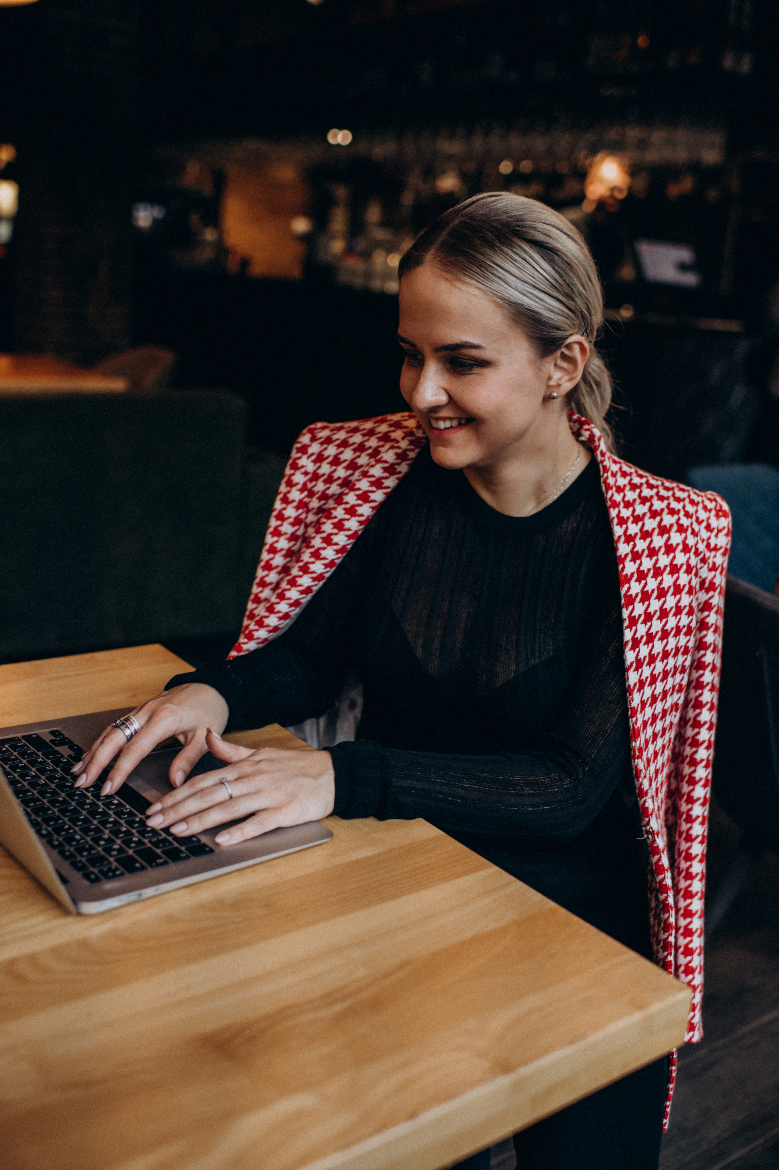 Індивідуальна контент зйомка фотосесія у кавярні кафе. Сімейний, дитячий та індивідуальний фотограф в м. Тернопіль, м. Львів