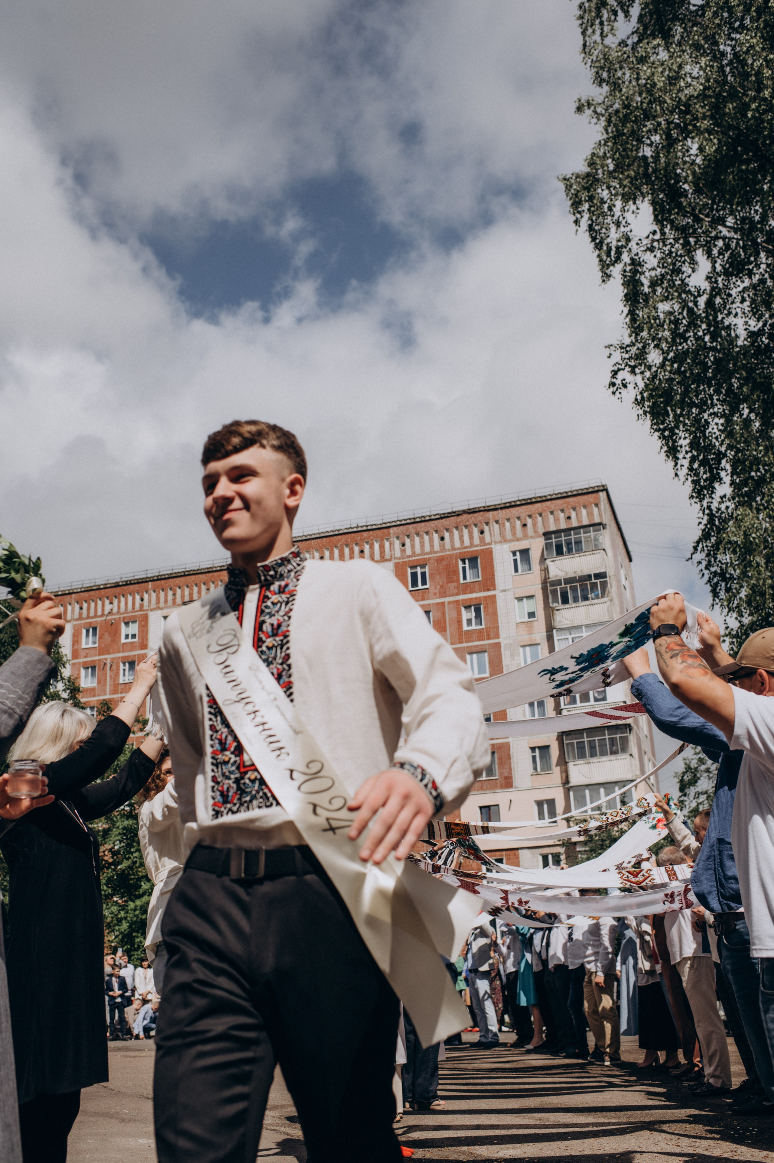 Фотосесія останнього дзвоника, фотосесія випускників Тернопіль, випускний 2024. Сімейний, дитячий та індивідуальний фотограф в м. Тернопіль, м. Львів