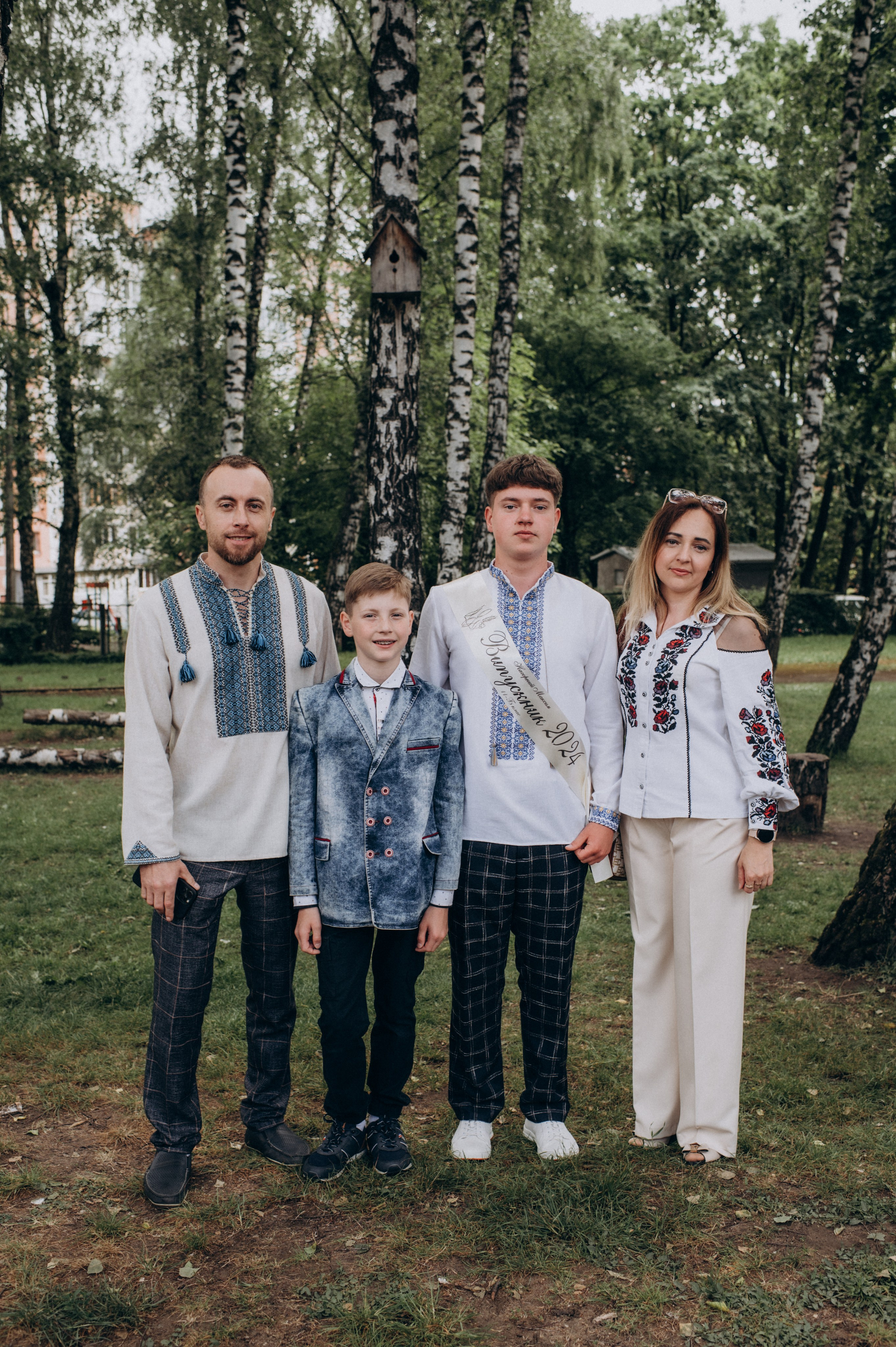 Фотосесія останнього дзвоника, фотосесія випускників Тернопіль, випускний 2024. Сімейний, дитячий та індивідуальний фотограф в м. Тернопіль, м. Львів