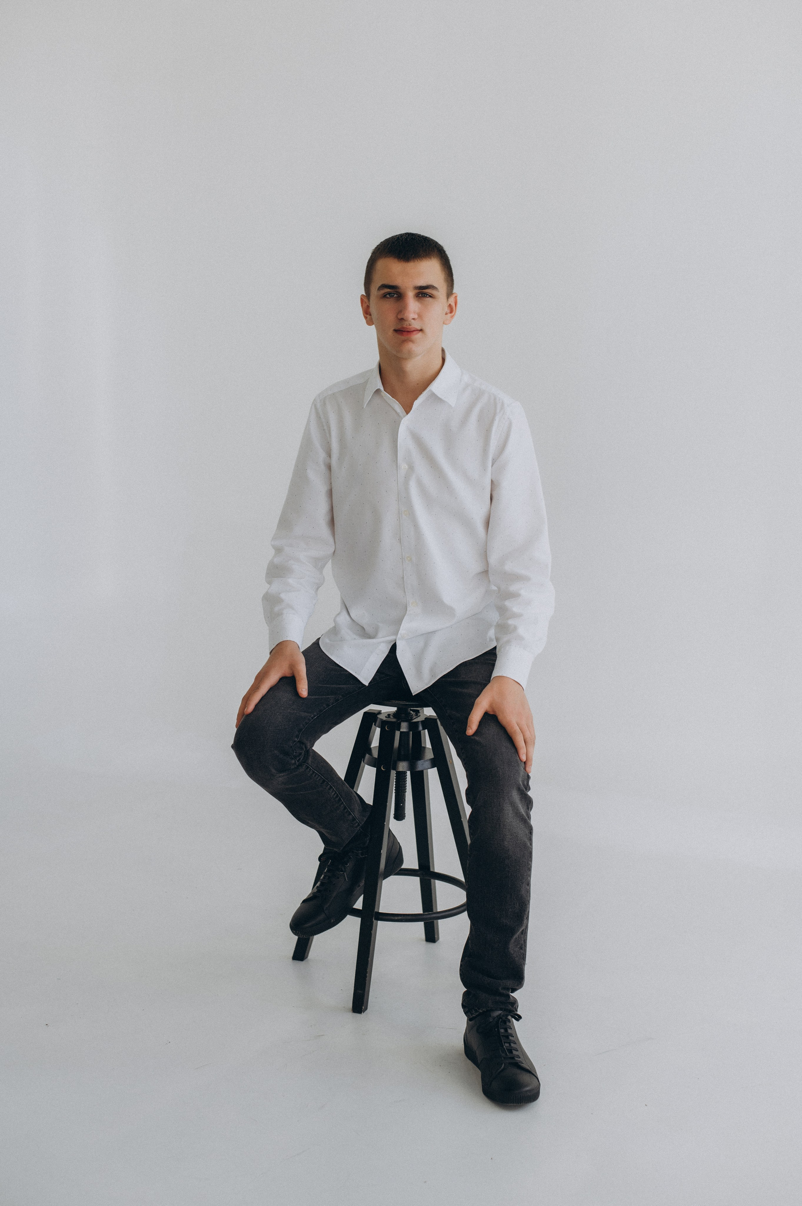 Фотосесія випускників, фотосесія на віньєтки Тернопіль, випускники Тернопіль, випуск 2025. Сімейний, дитячий та індивідуальний фотограф в м. Тернопіль, м. Львів