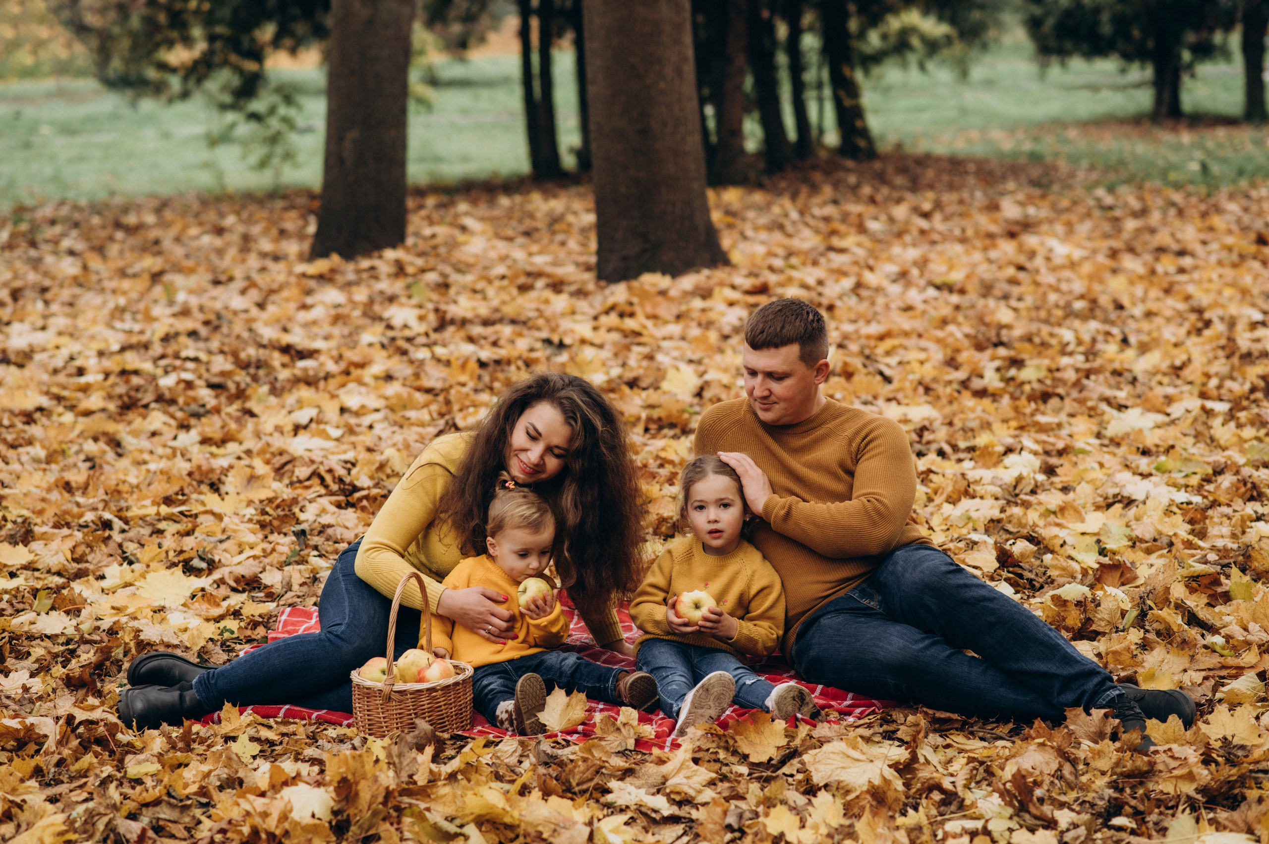 Осіння сімейна фотосесія. Сімейний, дитячий та індивідуальний фотограф в м. Тернопіль, м. Львів