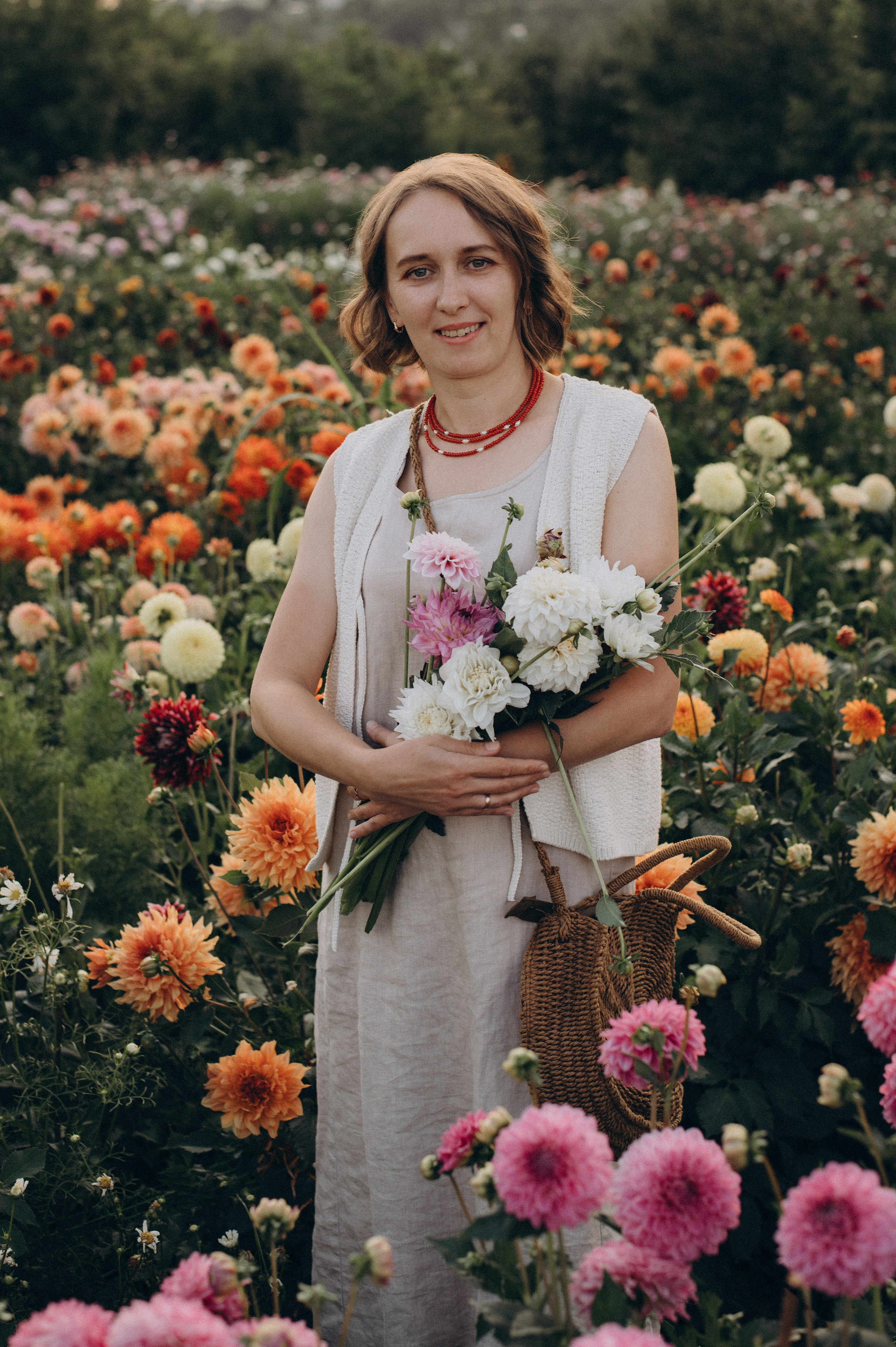 Сімейна фотосесія мами і доньки, сімейний фотограф Тернопіль, портретний фотограф, сімейна фотосесія Тернопіль, фотосесія в жоржинах. Сімейний, дитячий та індивідуальний фотограф в м. Тернопіль, м. Львів